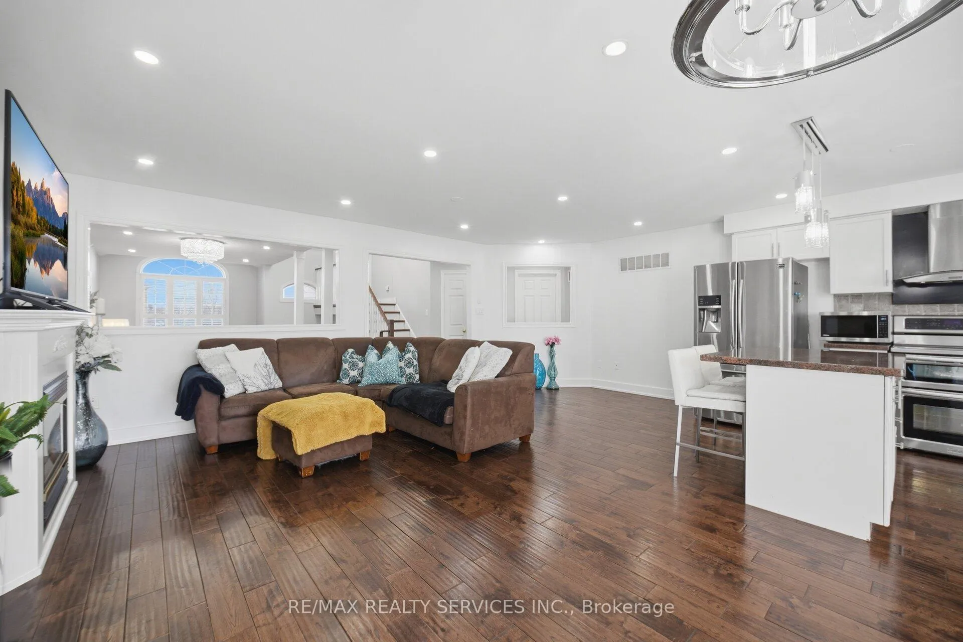 Photo 14 of 118 Van Scott Drive, Brampton, Northwest Sandalwood Parkway — HOMEH