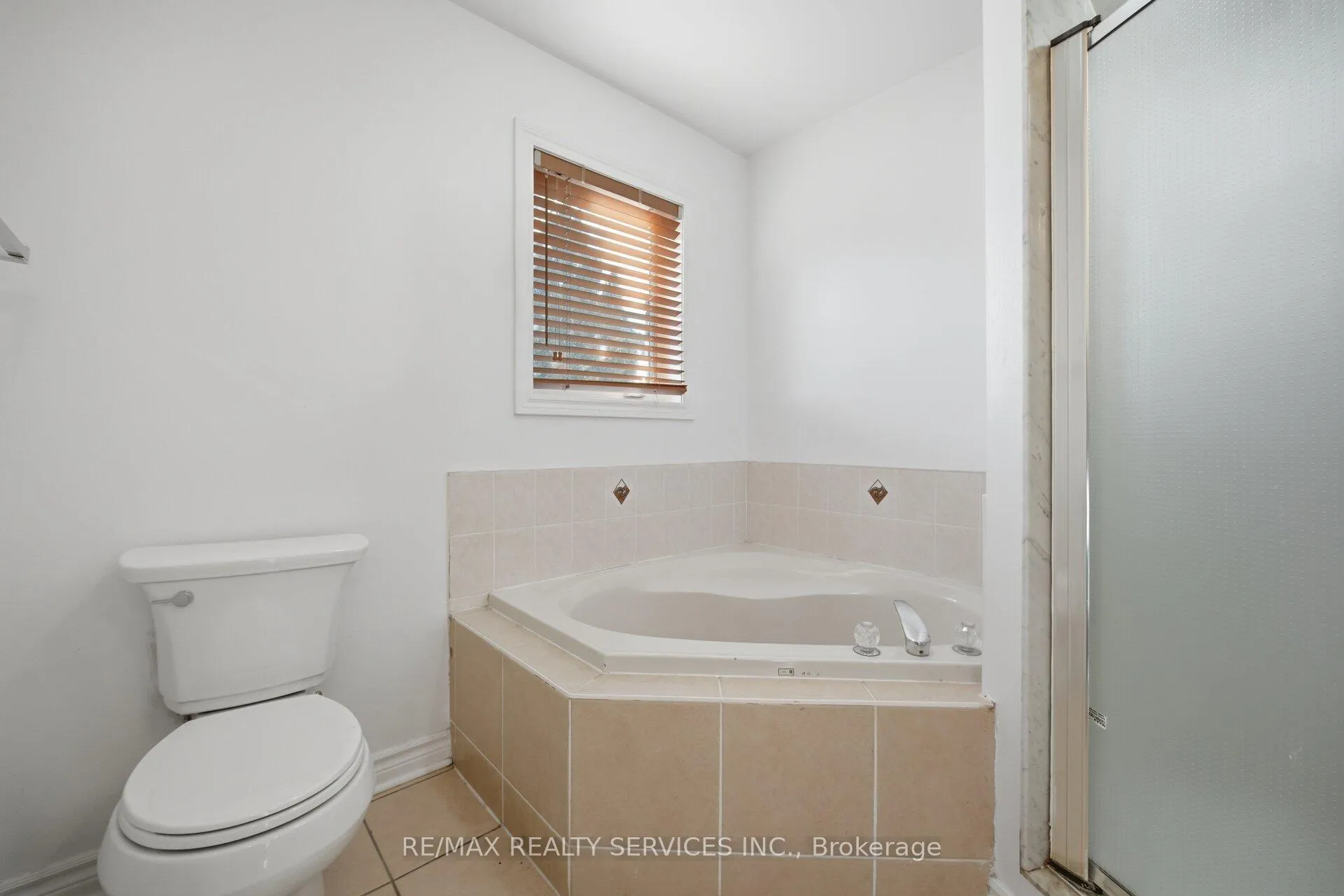 Photo 32 of 118 Van Scott Drive, Brampton, Northwest Sandalwood Parkway — HOMEH