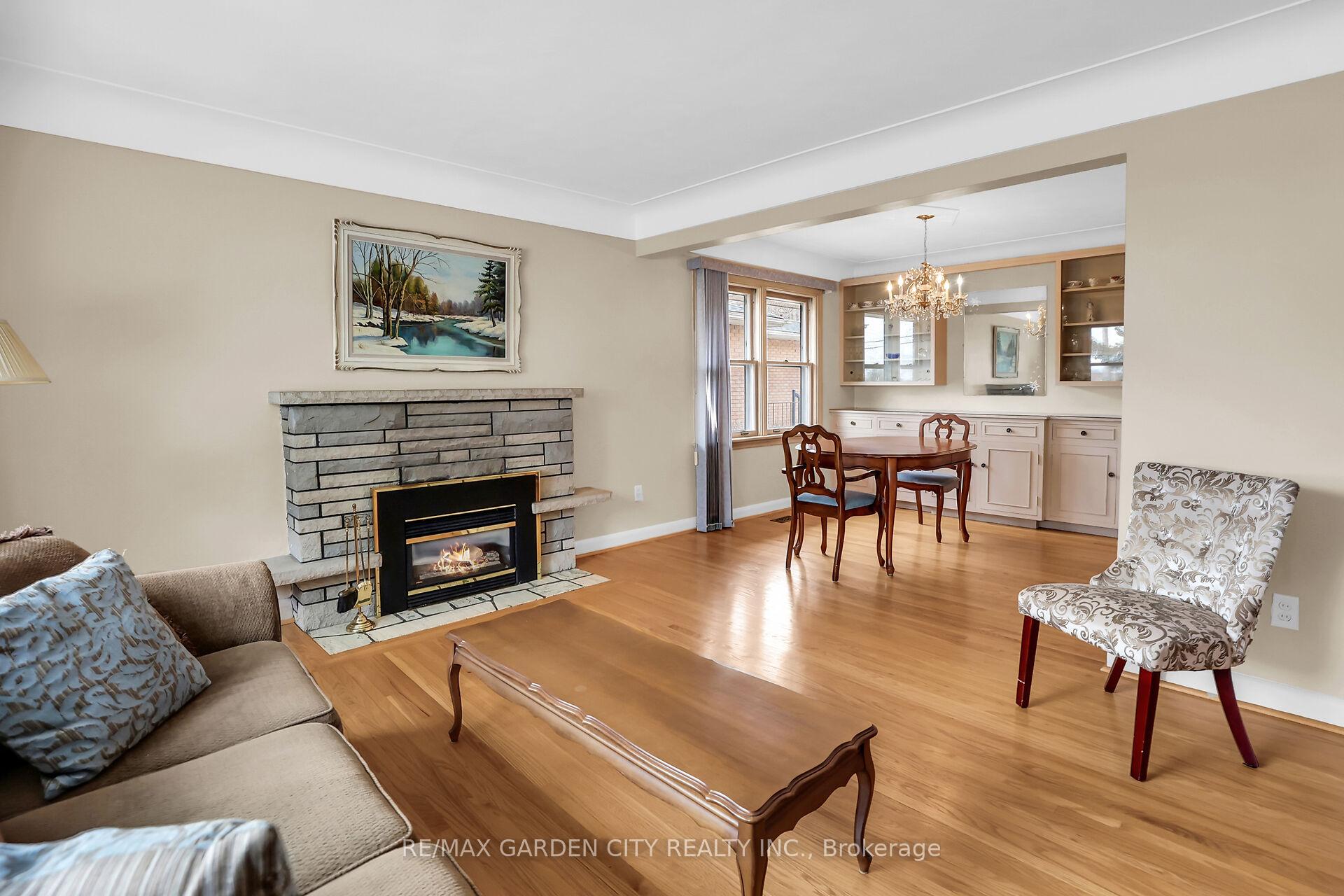 Photo 4 of 122 Pine Drive, Hamilton, Stoney Creek — HOMEH