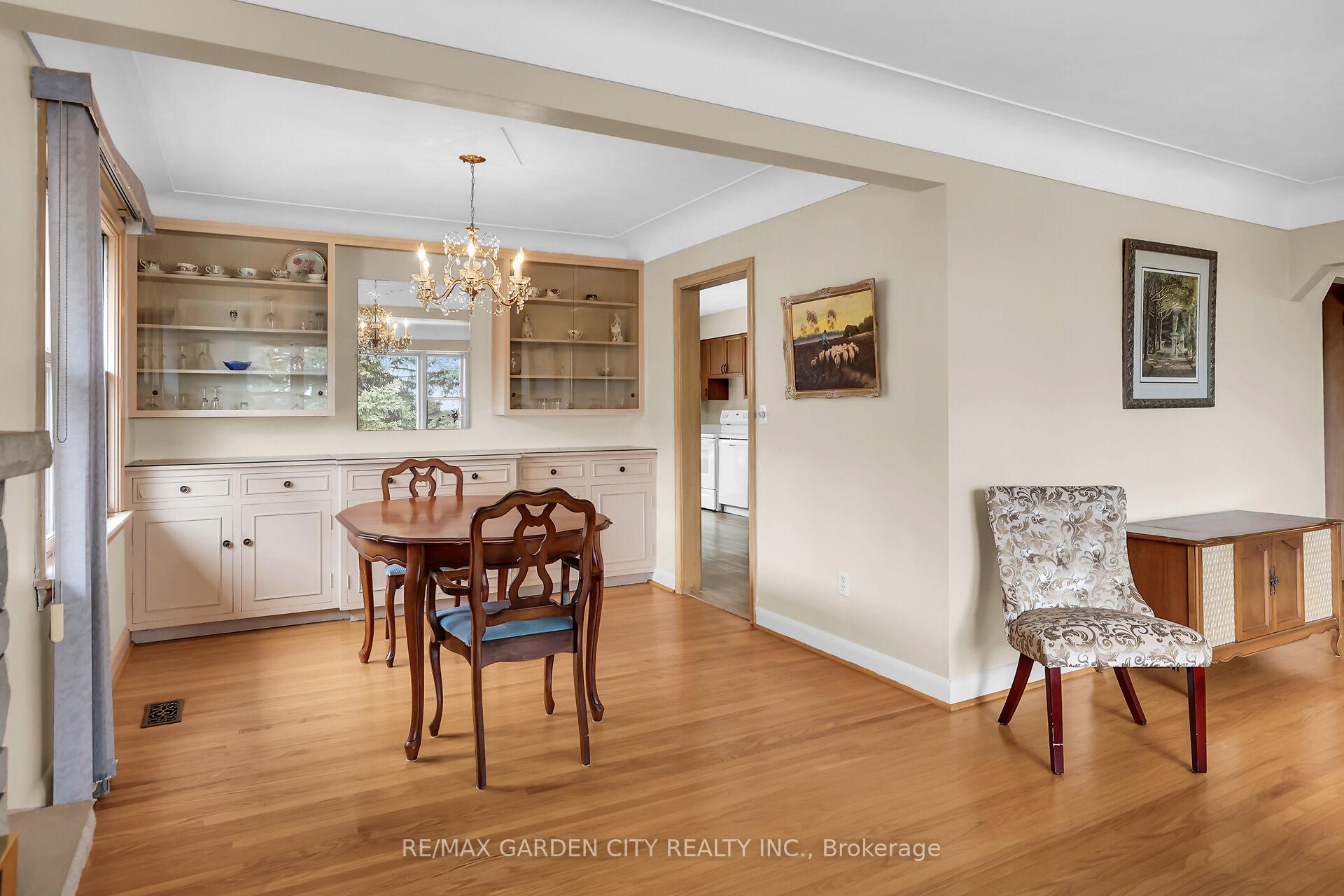 Photo 5 of 122 Pine Drive, Hamilton, Stoney Creek — HOMEH