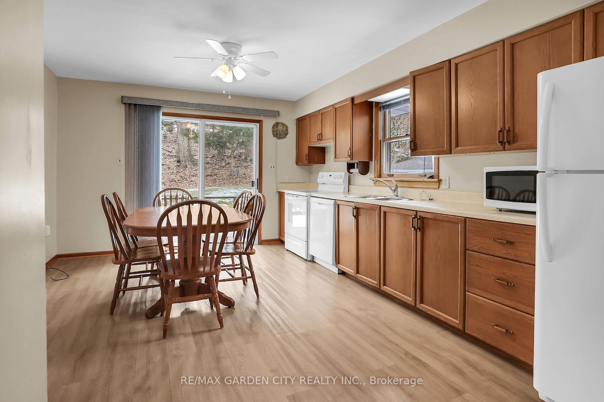 Photo 6 of 122 Pine Drive, Hamilton, Stoney Creek — HOMEH