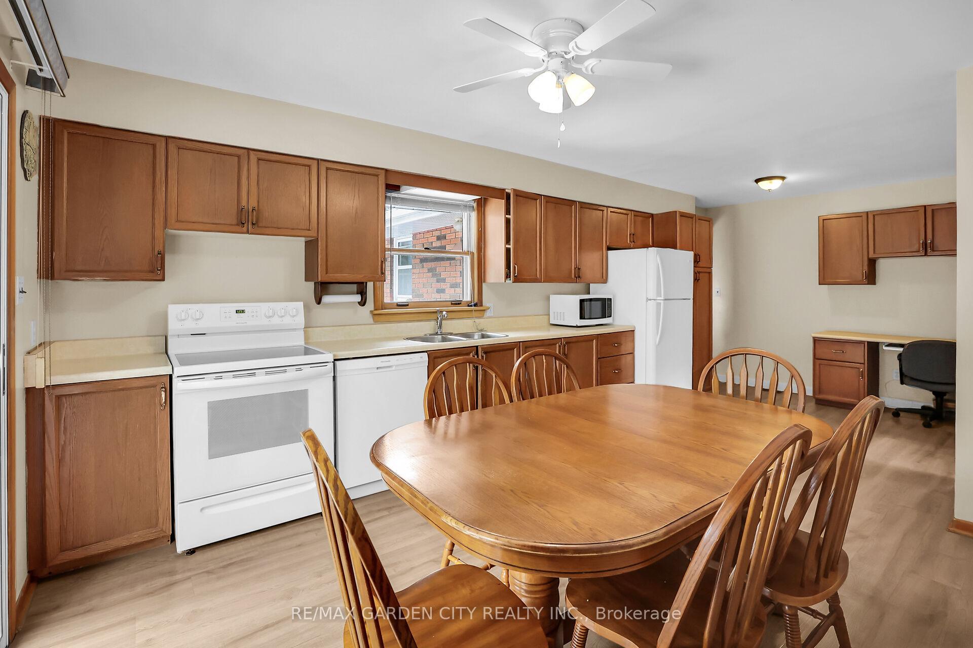 Photo 7 of 122 Pine Drive, Hamilton, Stoney Creek — HOMEH
