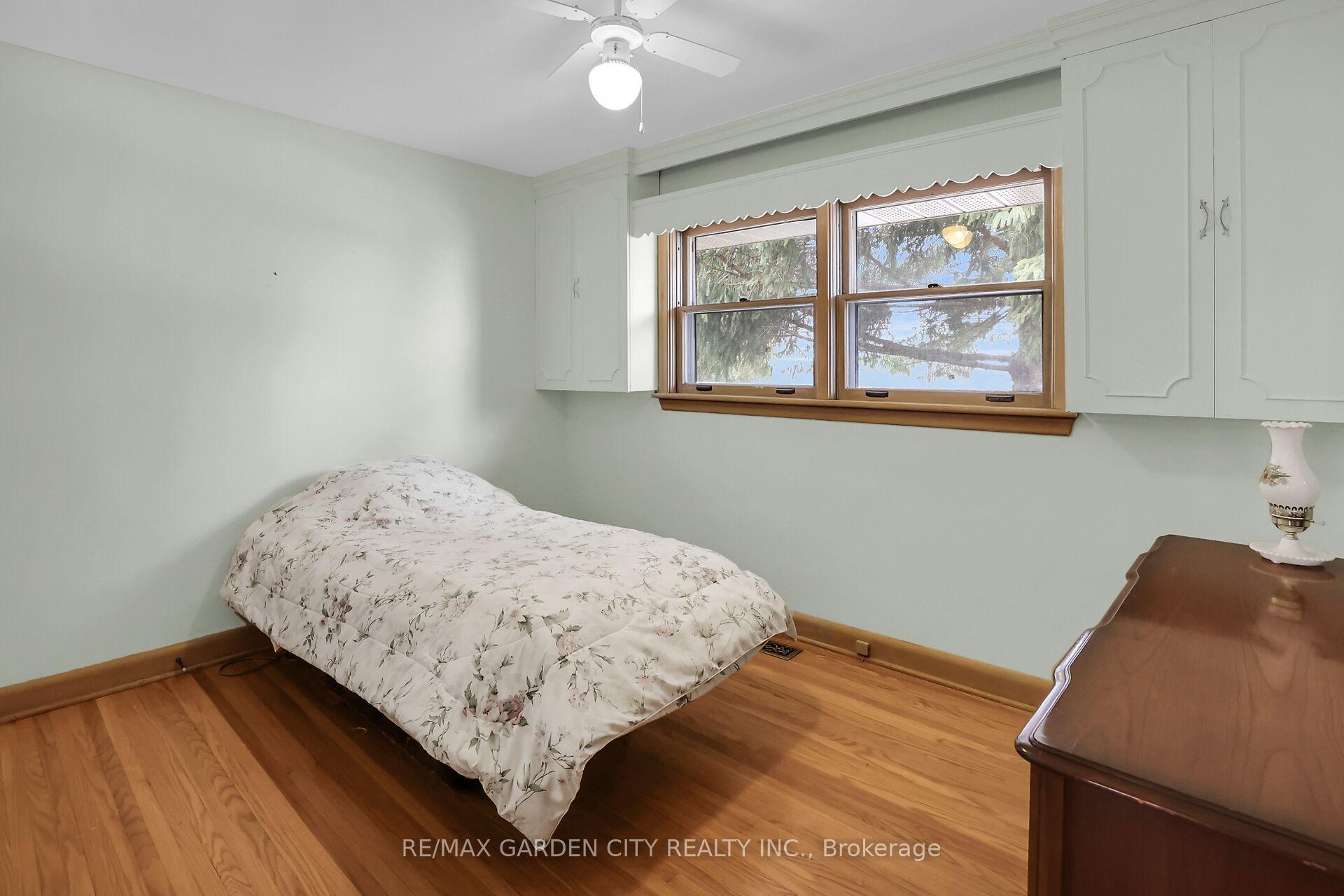 Photo 9 of 122 Pine Drive, Hamilton, Stoney Creek — HOMEH