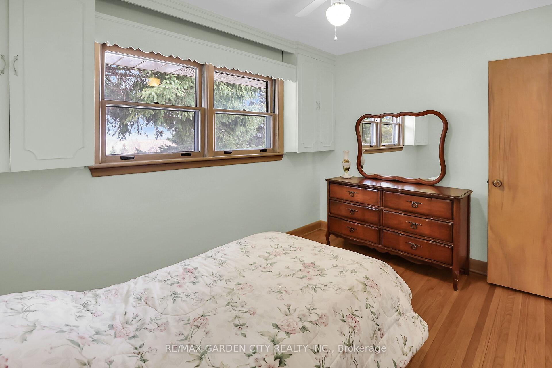 Photo 10 of 122 Pine Drive, Hamilton, Stoney Creek — HOMEH