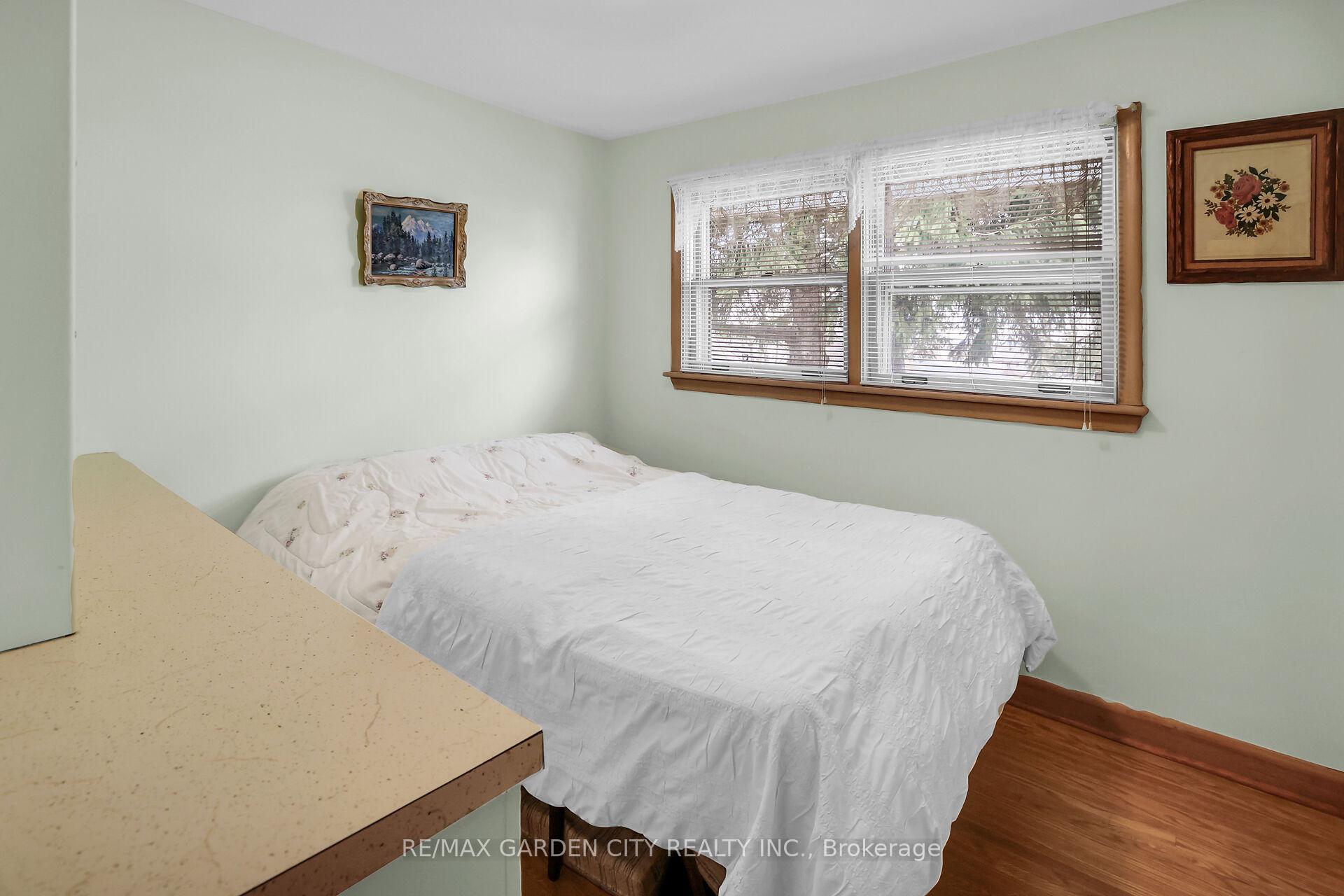 Photo 12 of 122 Pine Drive, Hamilton, Stoney Creek — HOMEH