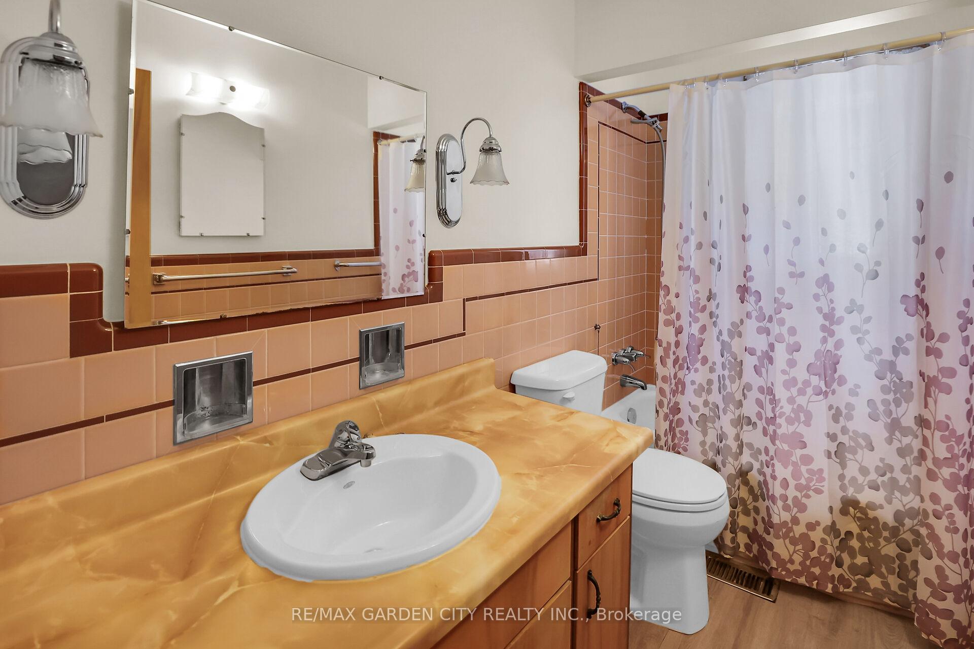 Photo 13 of 122 Pine Drive, Hamilton, Stoney Creek — HOMEH