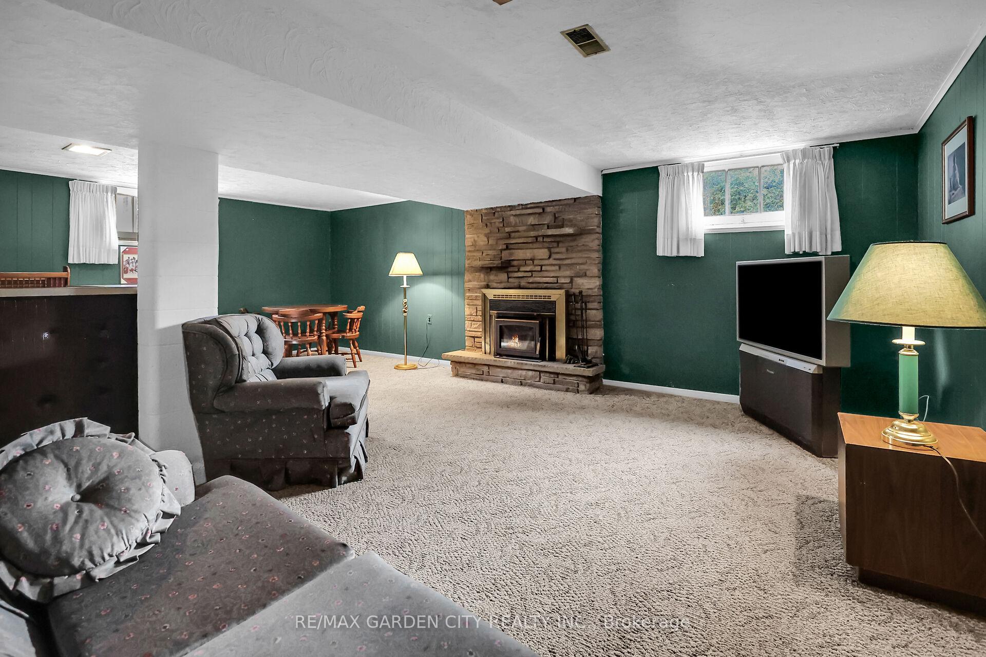 Photo 15 of 122 Pine Drive, Hamilton, Stoney Creek — HOMEH