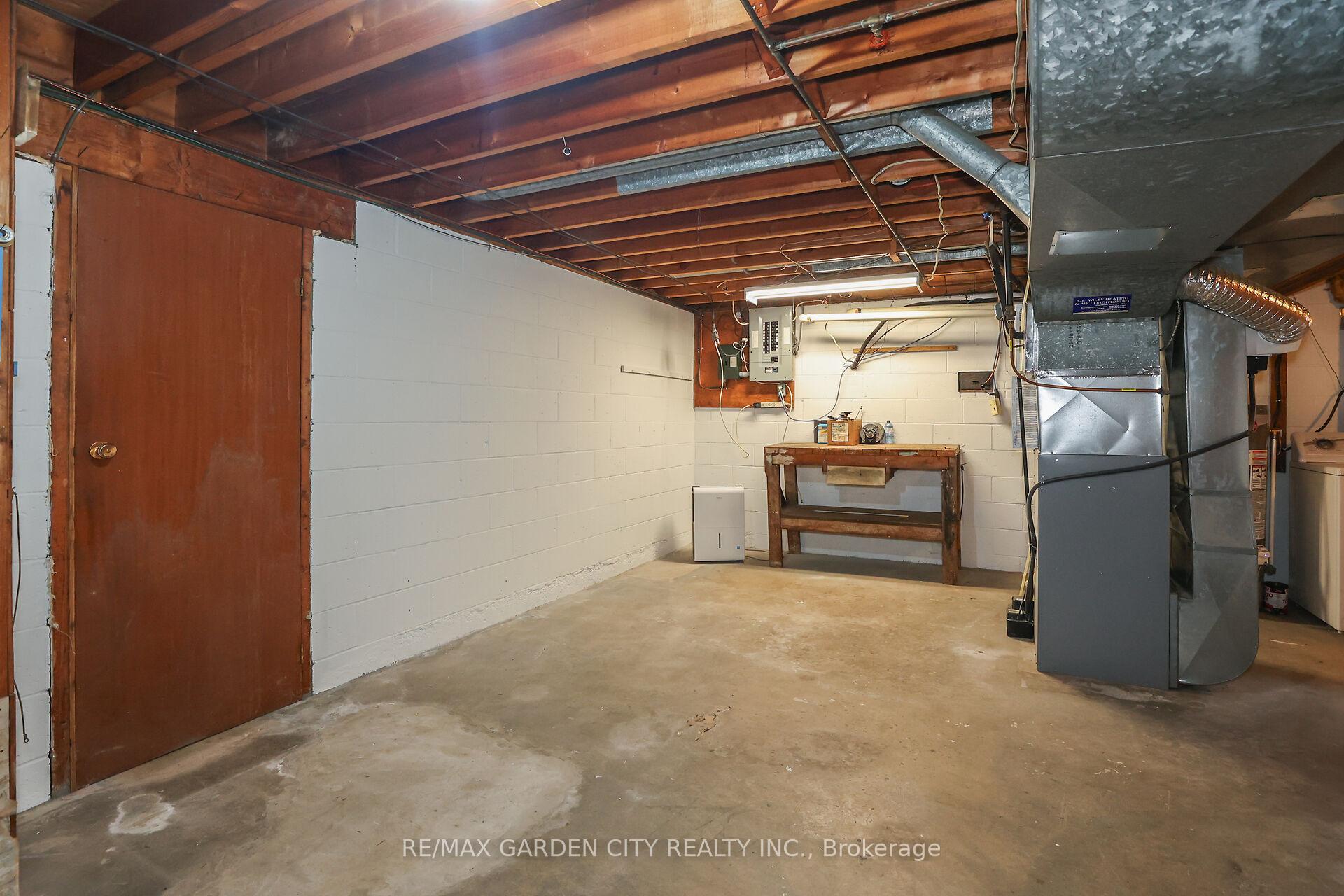 Photo 18 of 122 Pine Drive, Hamilton, Stoney Creek — HOMEH