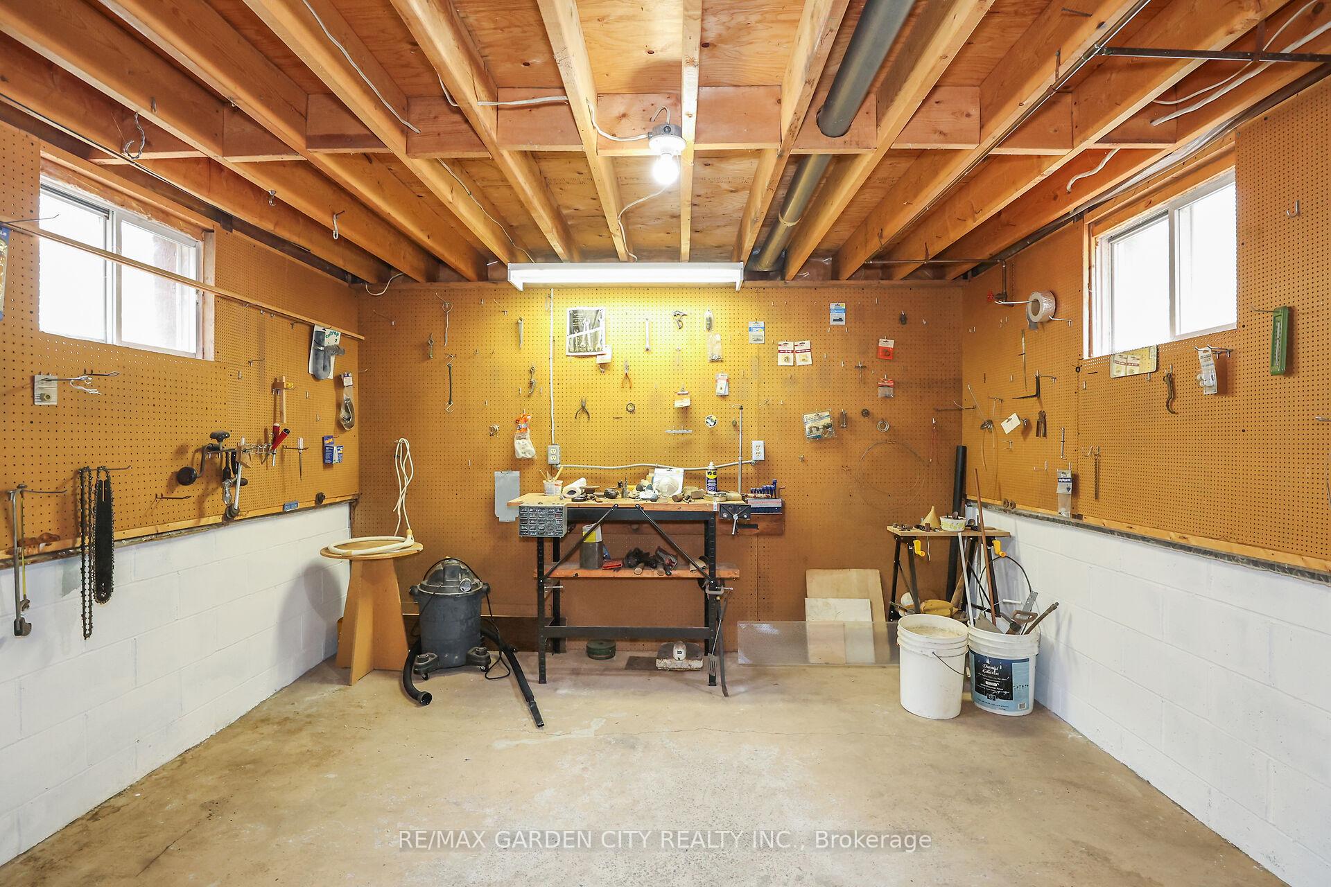 Photo 19 of 122 Pine Drive, Hamilton, Stoney Creek — HOMEH