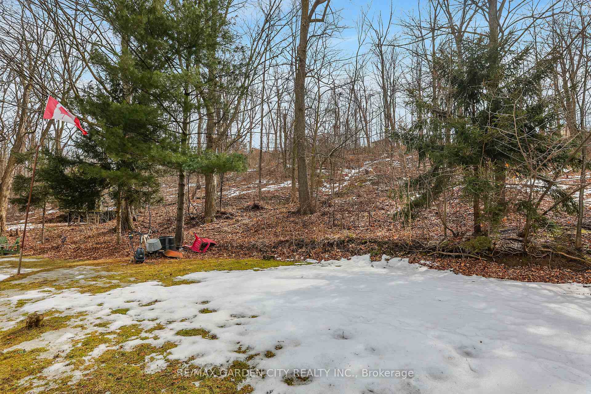 Photo 21 of 122 Pine Drive, Hamilton, Stoney Creek — HOMEH