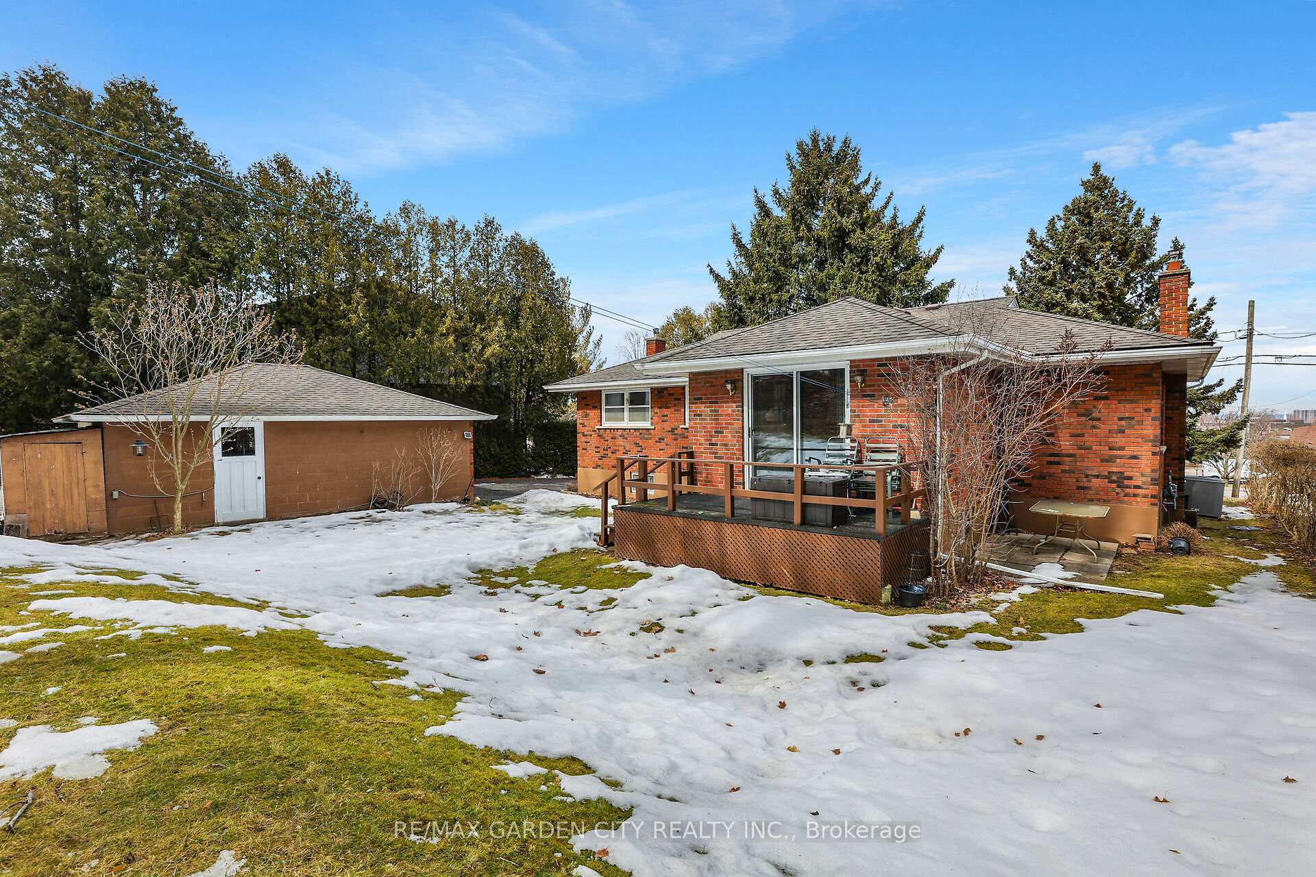 Photo 24 of 122 Pine Drive, Hamilton, Stoney Creek — HOMEH