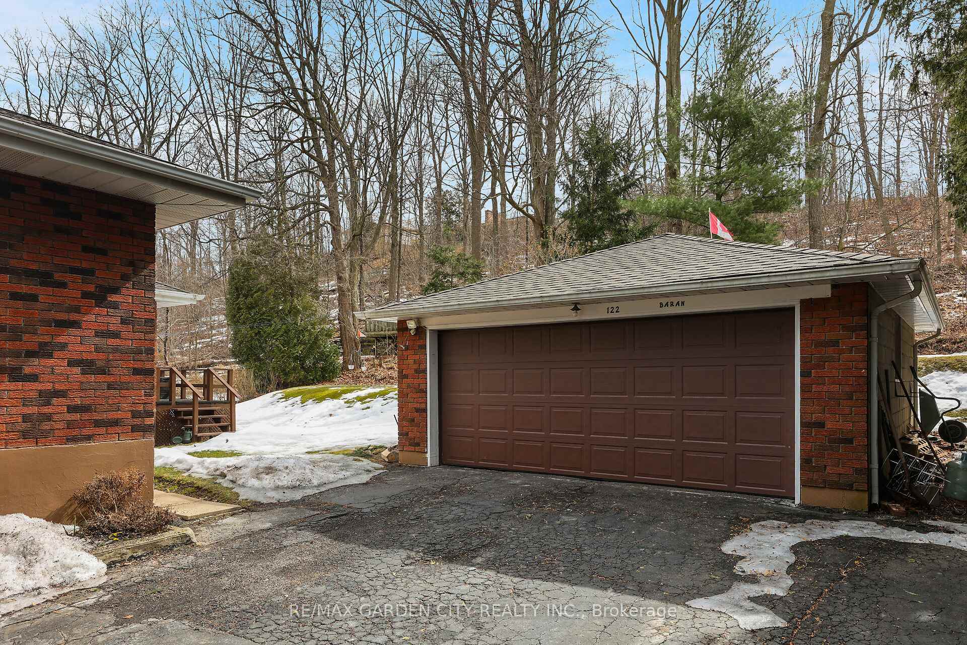Photo 26 of 122 Pine Drive, Hamilton, Stoney Creek — HOMEH
