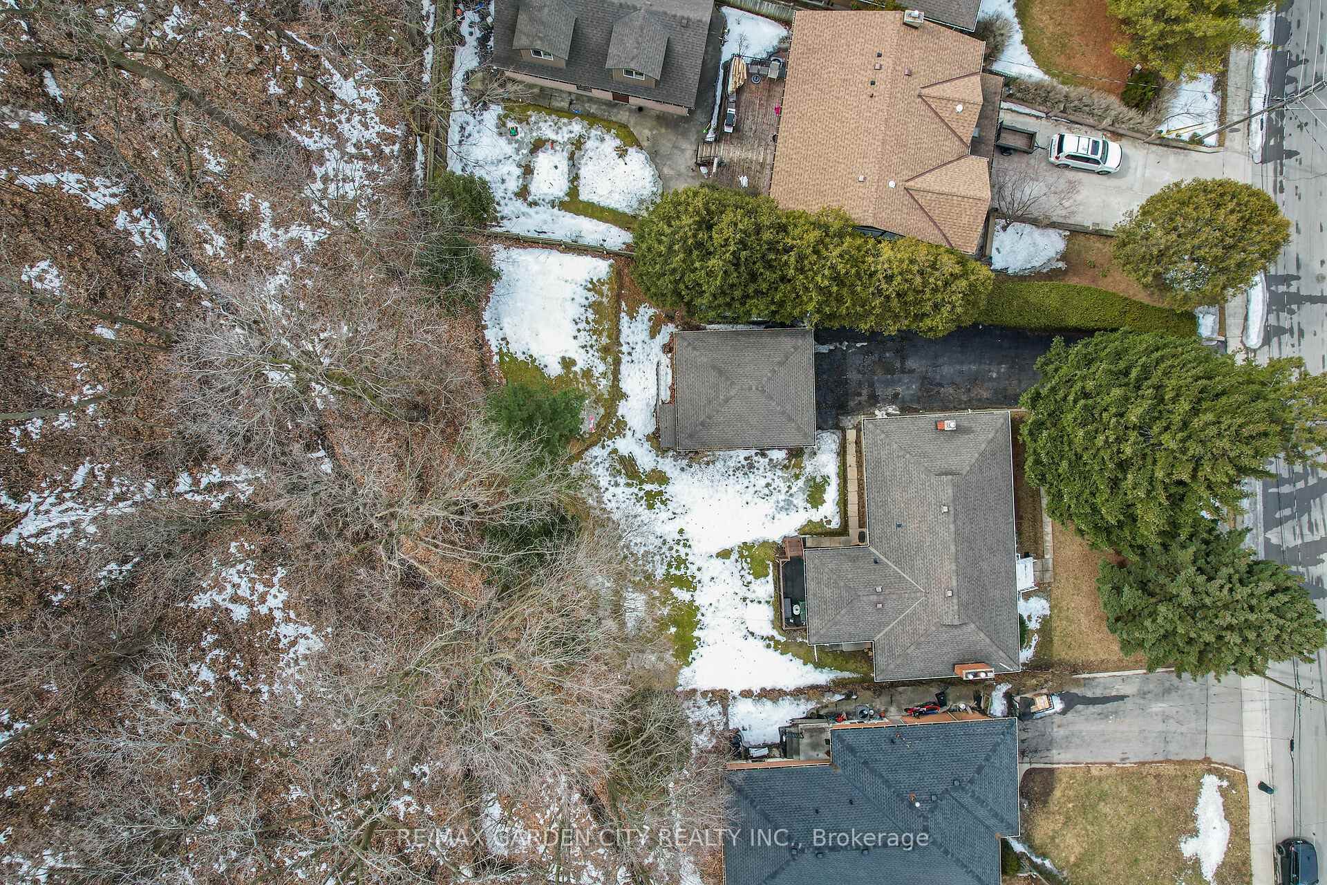 Photo 27 of 122 Pine Drive, Hamilton, Stoney Creek — HOMEH