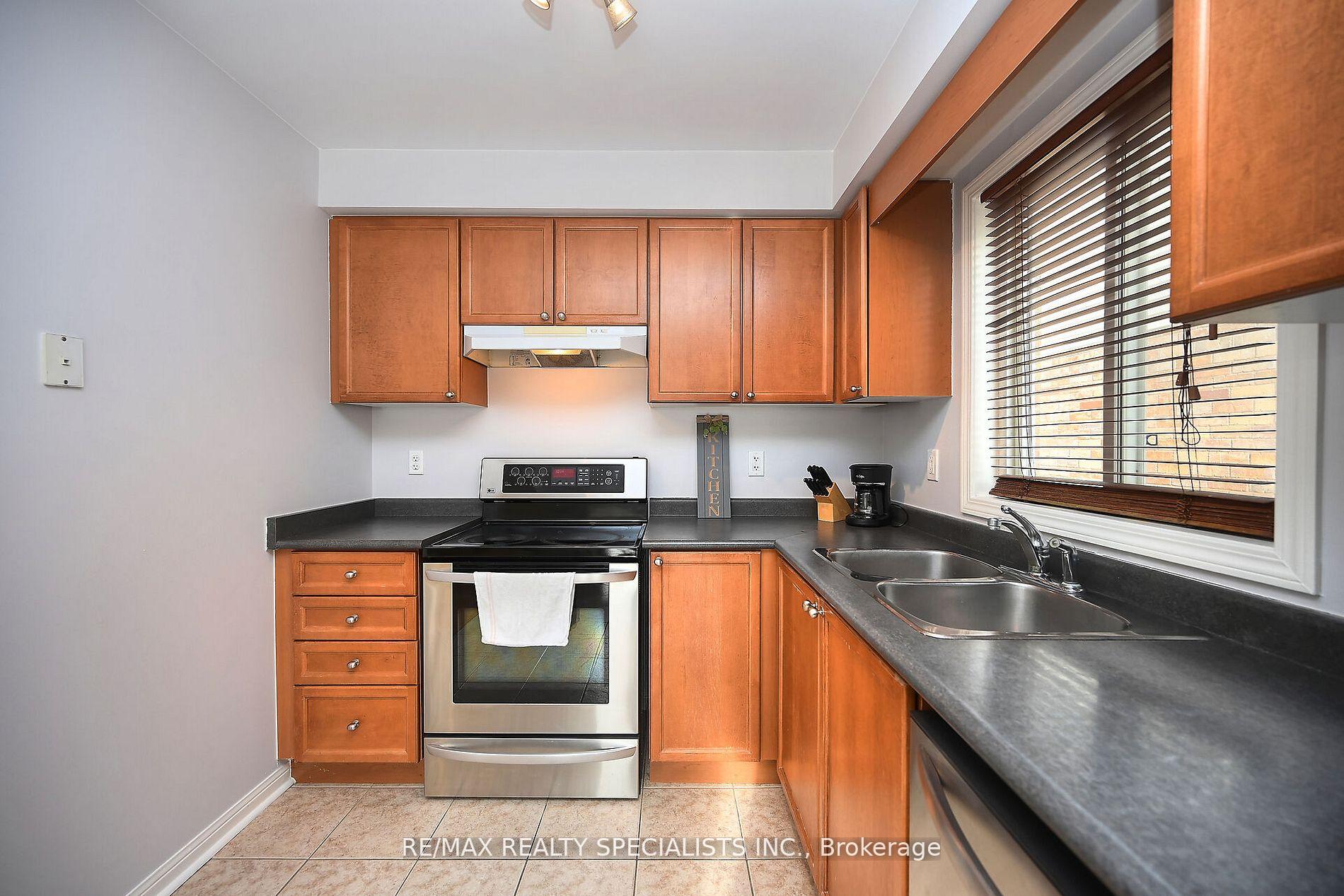 Photo 10 of 67 Jessop Drive, Brampton, Fletcher's Meadow — HOMEH