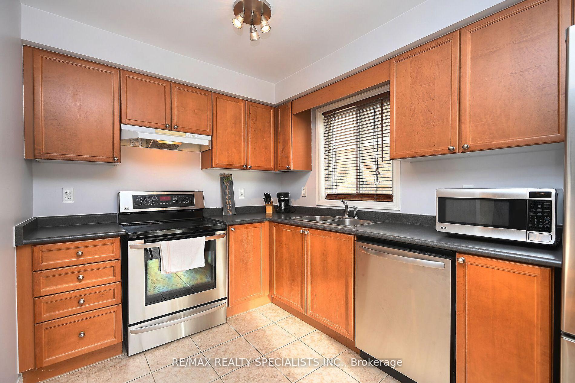 Photo 11 of 67 Jessop Drive, Brampton, Fletcher's Meadow — HOMEH