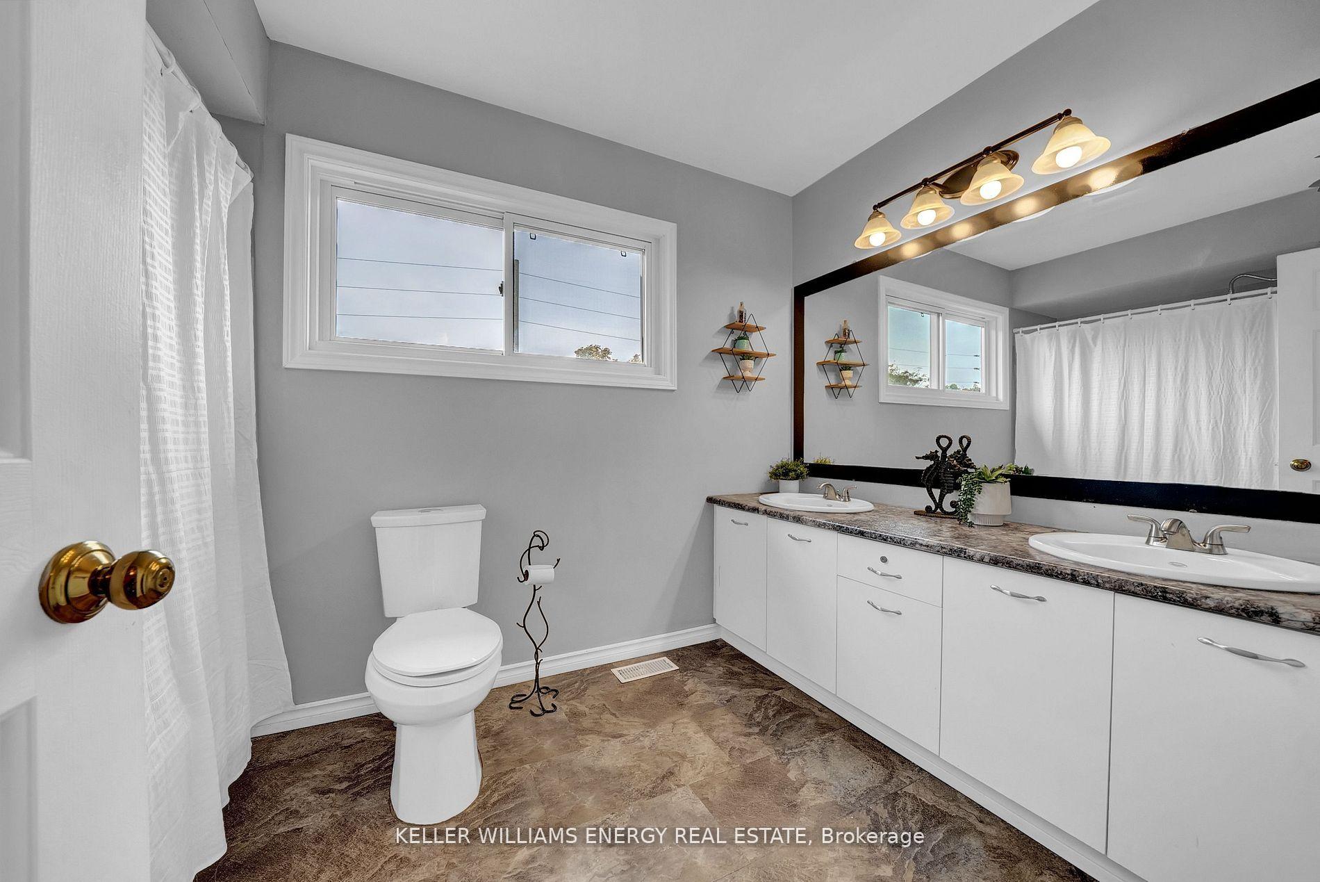 Photo 31 of 44 Rutherford Drive, Clarington, Newcastle — HOMEH