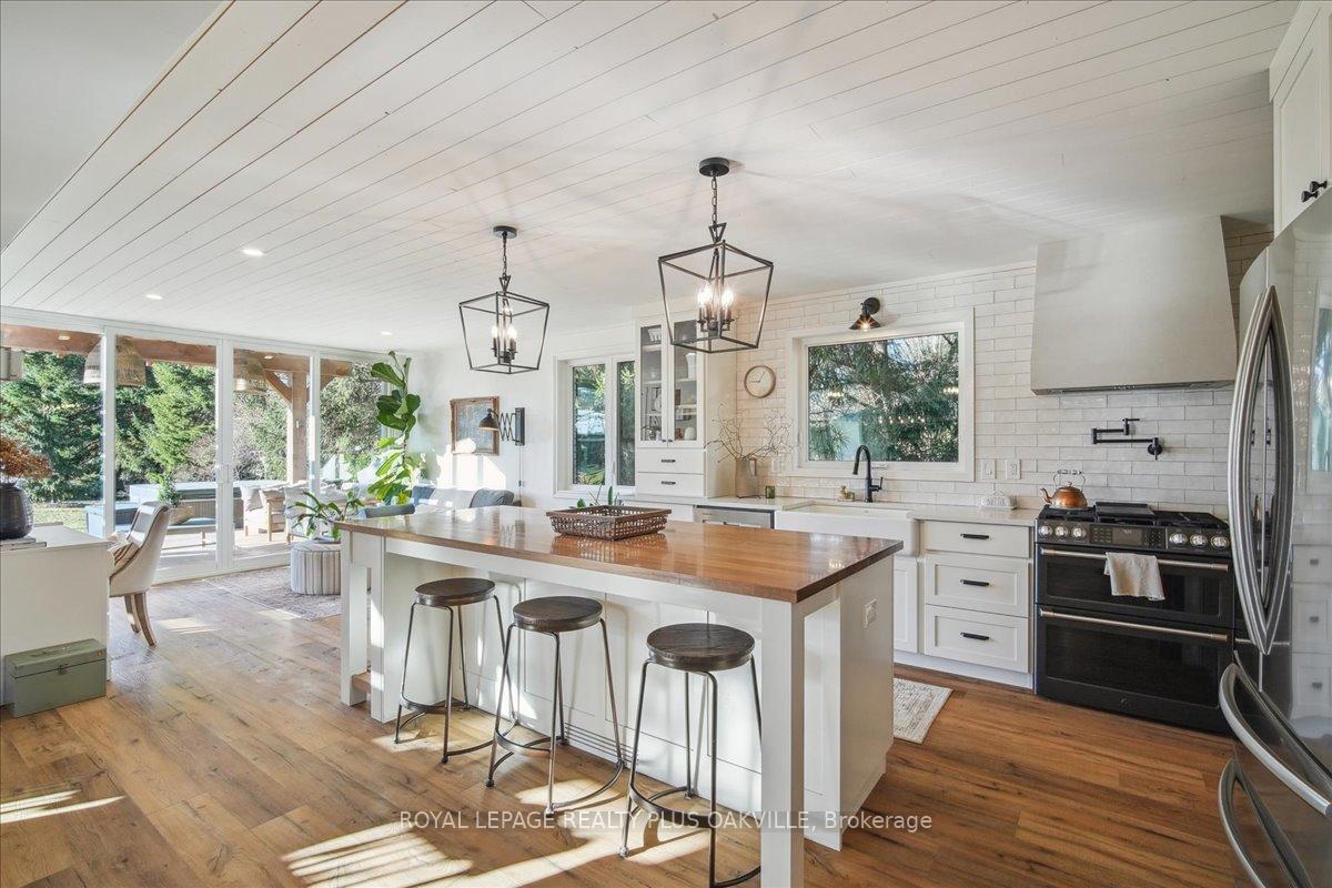 Photo 6 of 3942 Governors Road, Hamilton, Lynden — HOMEH