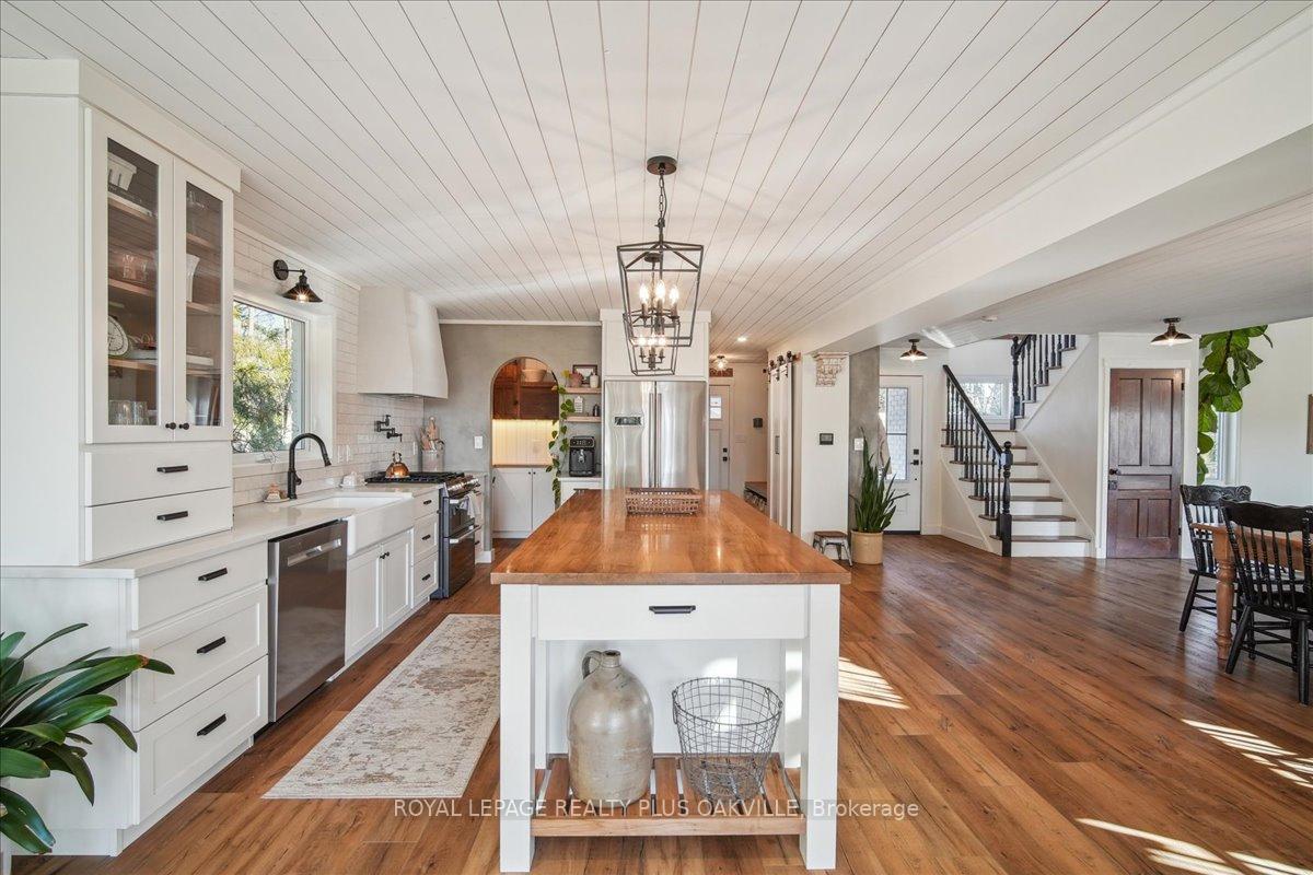 Photo 9 of 3942 Governors Road, Hamilton, Lynden — HOMEH