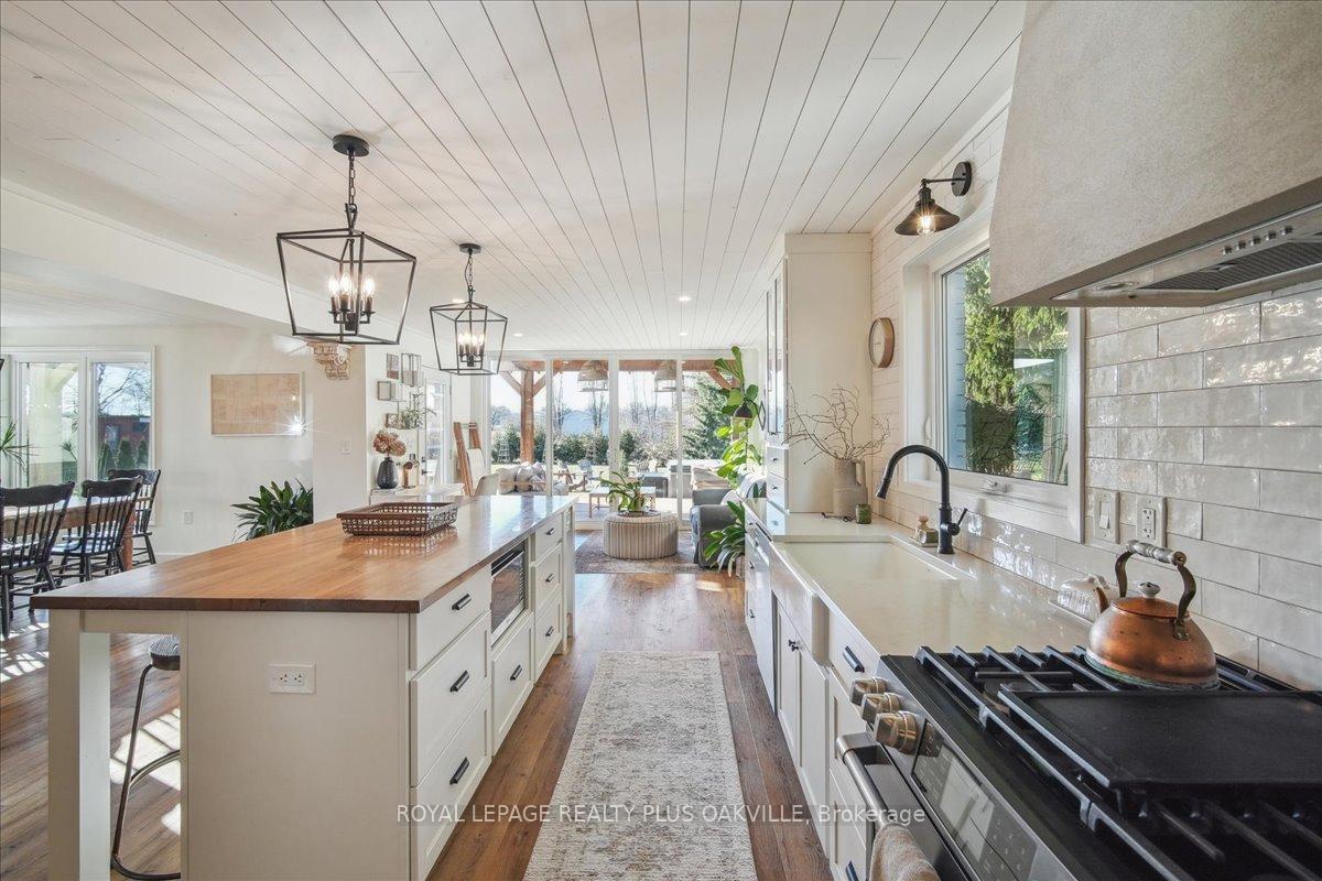 Photo 11 of 3942 Governors Road, Hamilton, Lynden — HOMEH