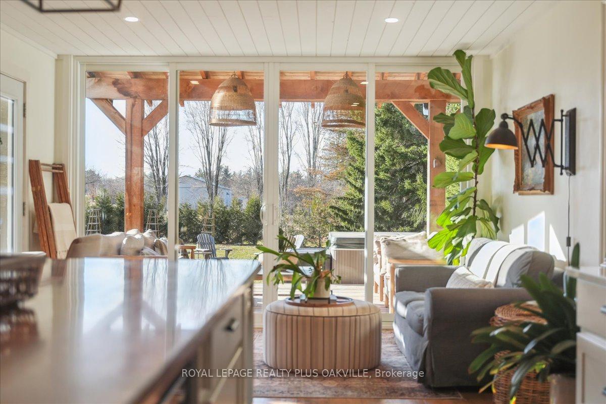 Photo 14 of 3942 Governors Road, Hamilton, Lynden — HOMEH