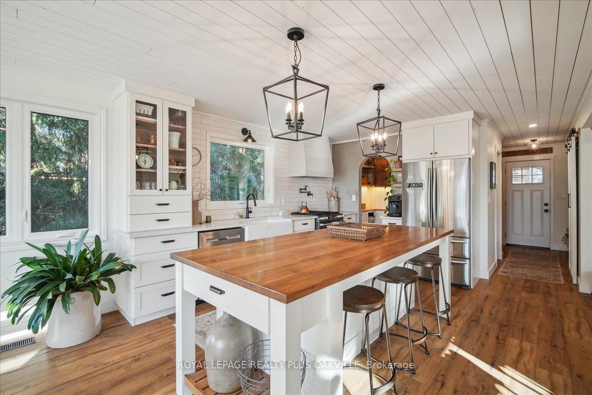 Photo 16 of 3942 Governors Road, Hamilton, Lynden — HOMEH