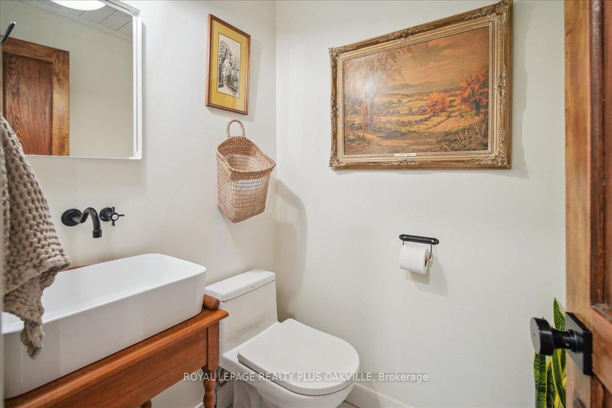 Photo 21 of 3942 Governors Road, Hamilton, Lynden — HOMEH
