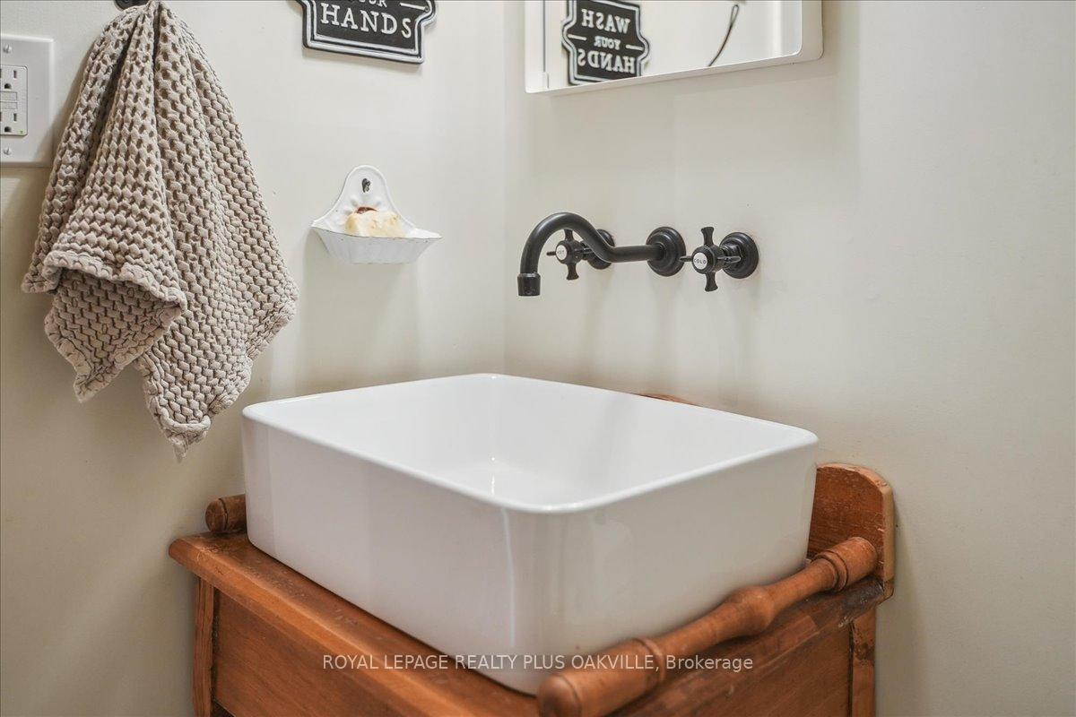 Photo 22 of 3942 Governors Road, Hamilton, Lynden — HOMEH