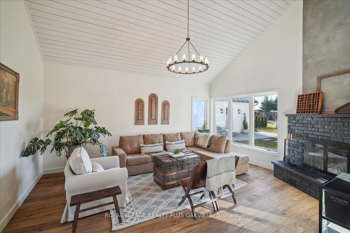 Photo 24 of 3942 Governors Road, Hamilton, Lynden — HOMEH