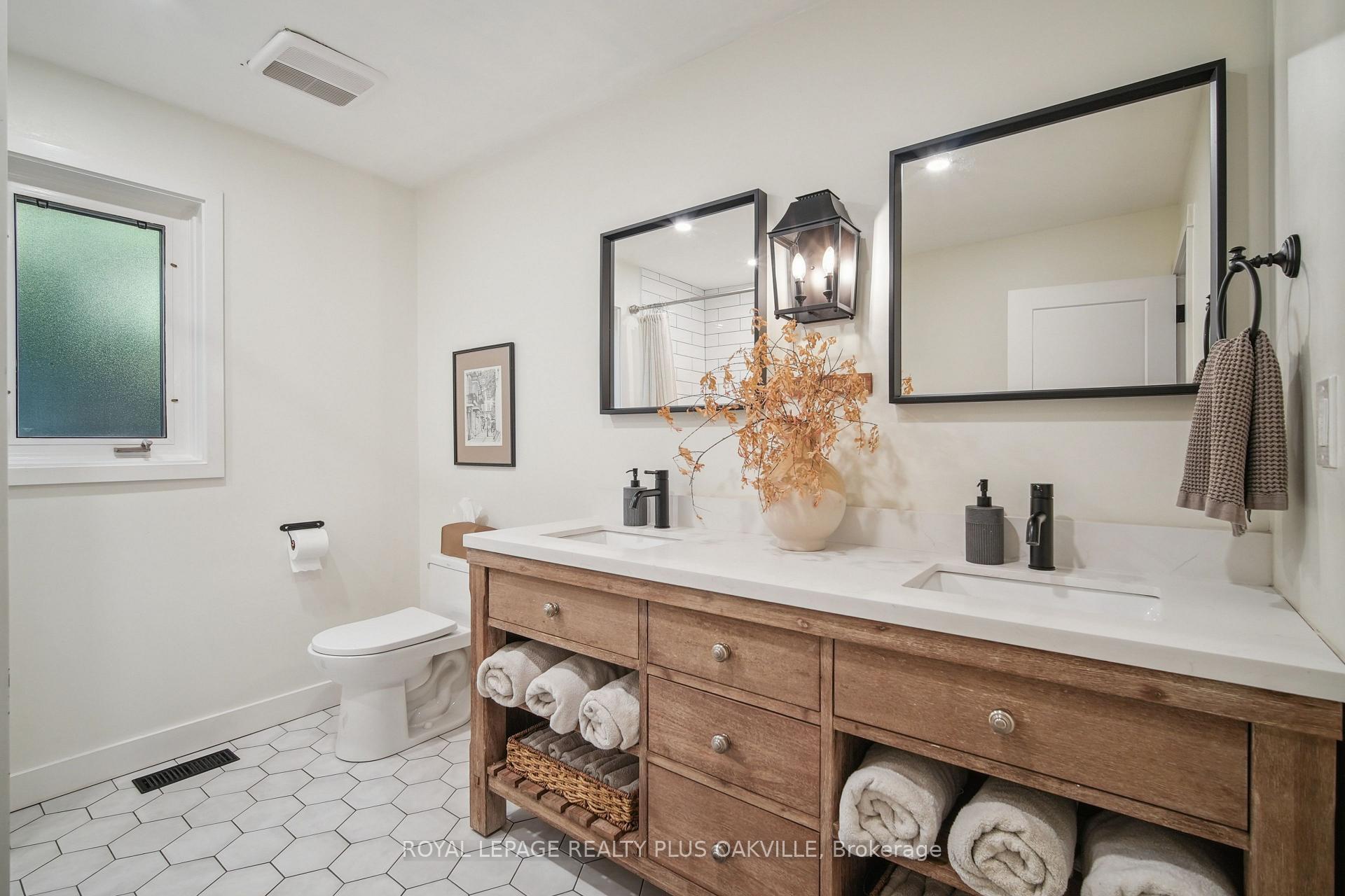 Photo 38 of 3942 Governors Road, Hamilton, Lynden — HOMEH
