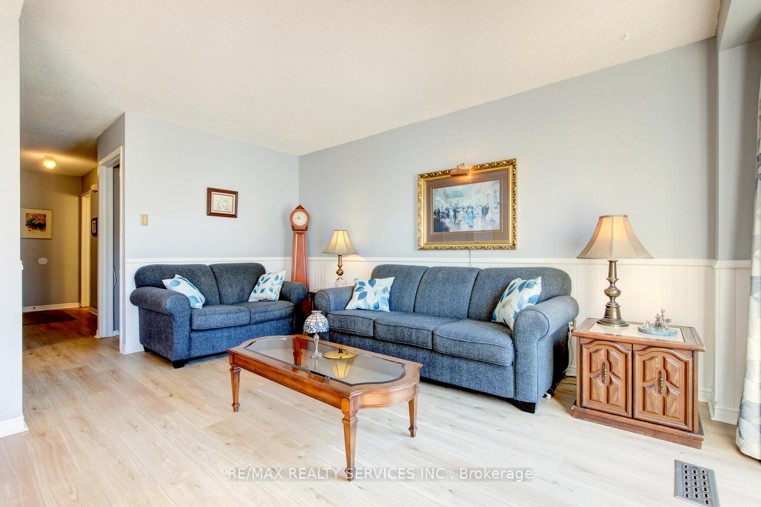 Photo 5 of 135 Royal Salisbury Way, Brampton, Madoc — HOMEH