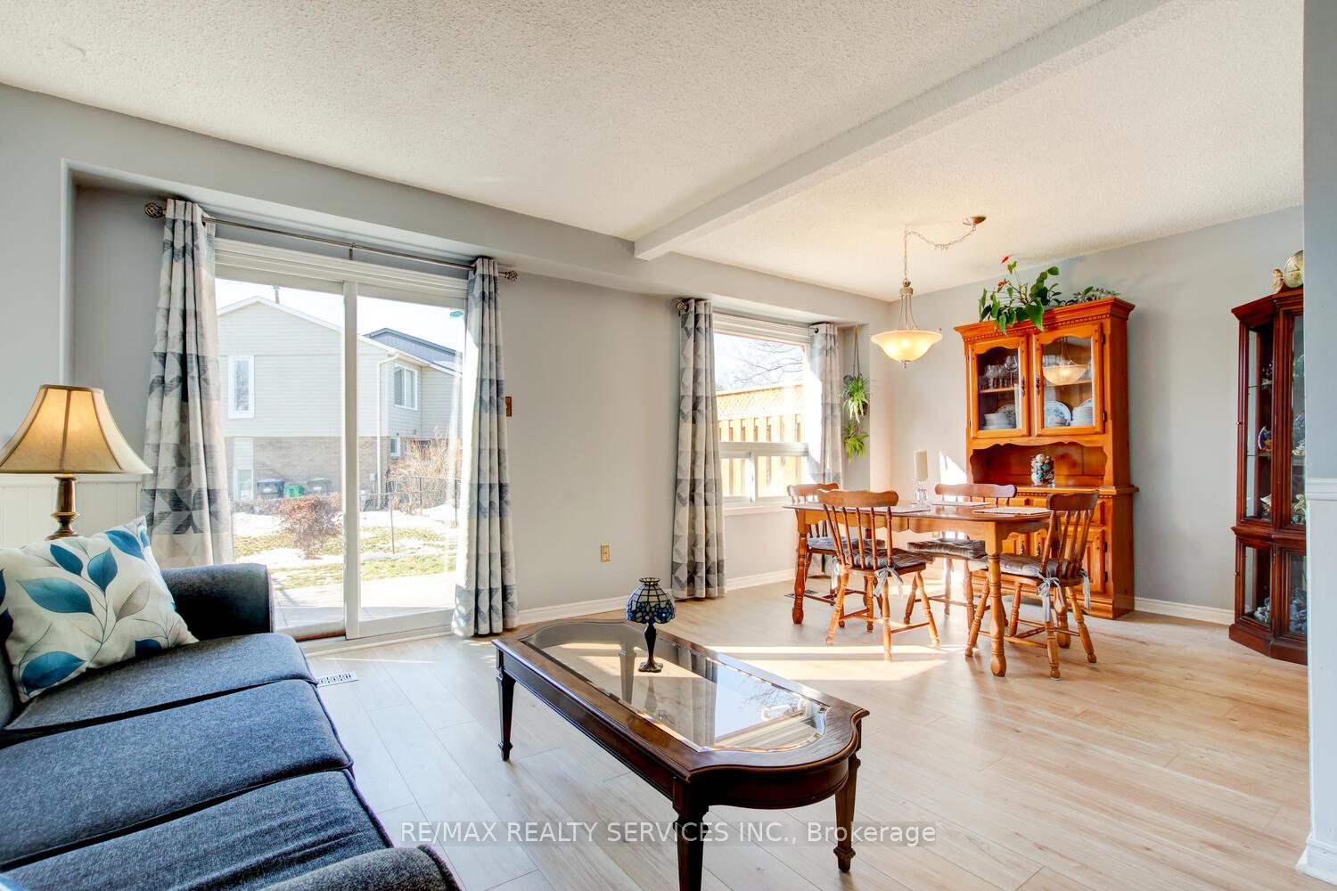 Photo 7 of 135 Royal Salisbury Way, Brampton, Madoc — HOMEH