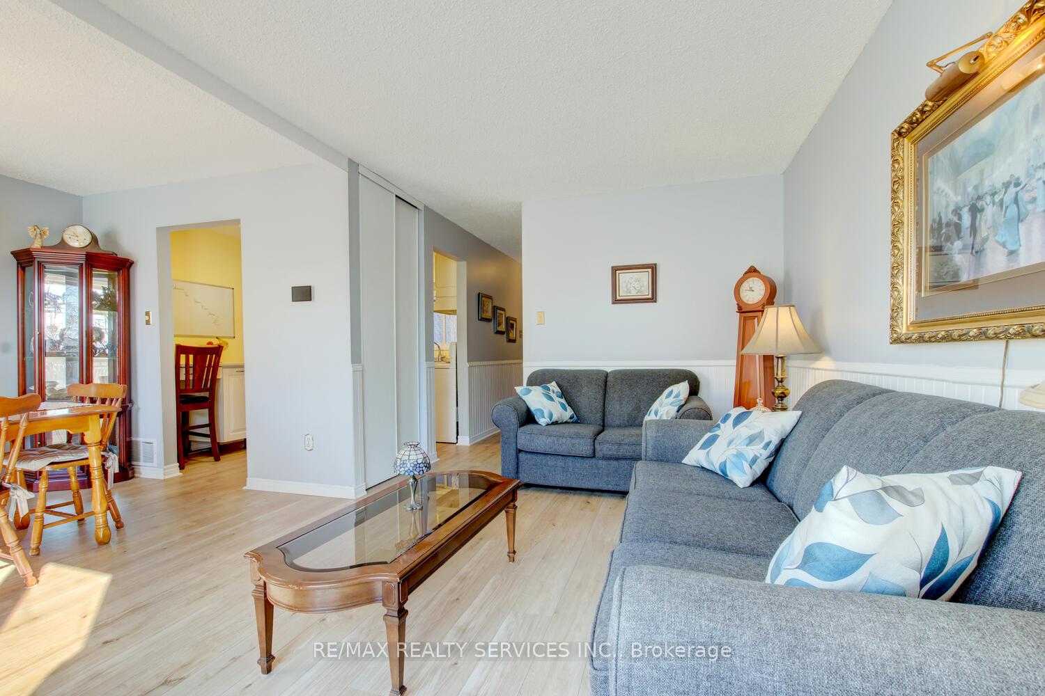 Photo 8 of 135 Royal Salisbury Way, Brampton, Madoc — HOMEH