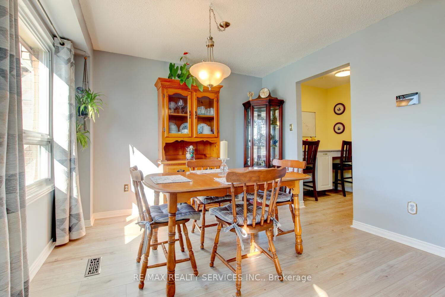 Photo 9 of 135 Royal Salisbury Way, Brampton, Madoc — HOMEH