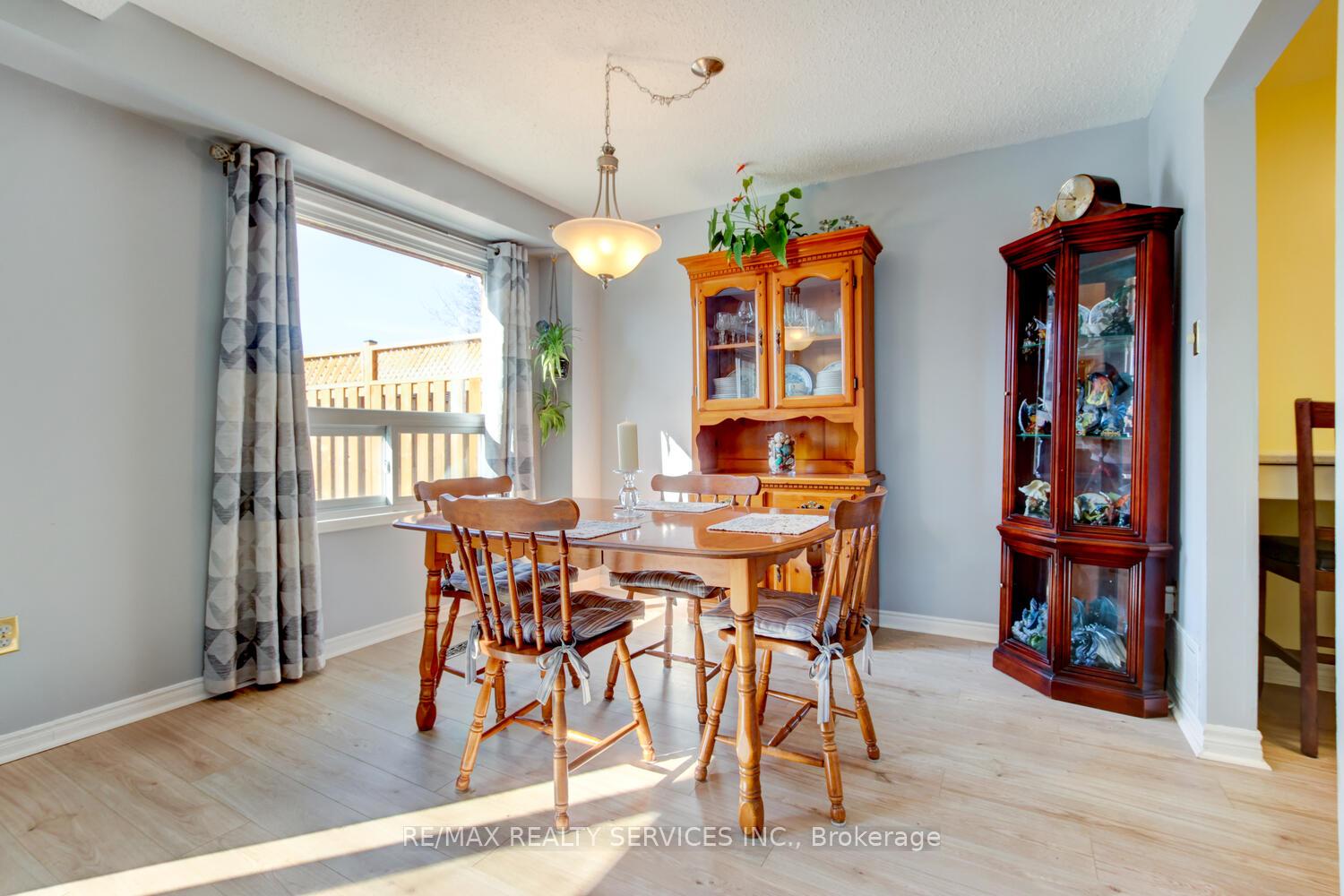 Photo 10 of 135 Royal Salisbury Way, Brampton, Madoc — HOMEH