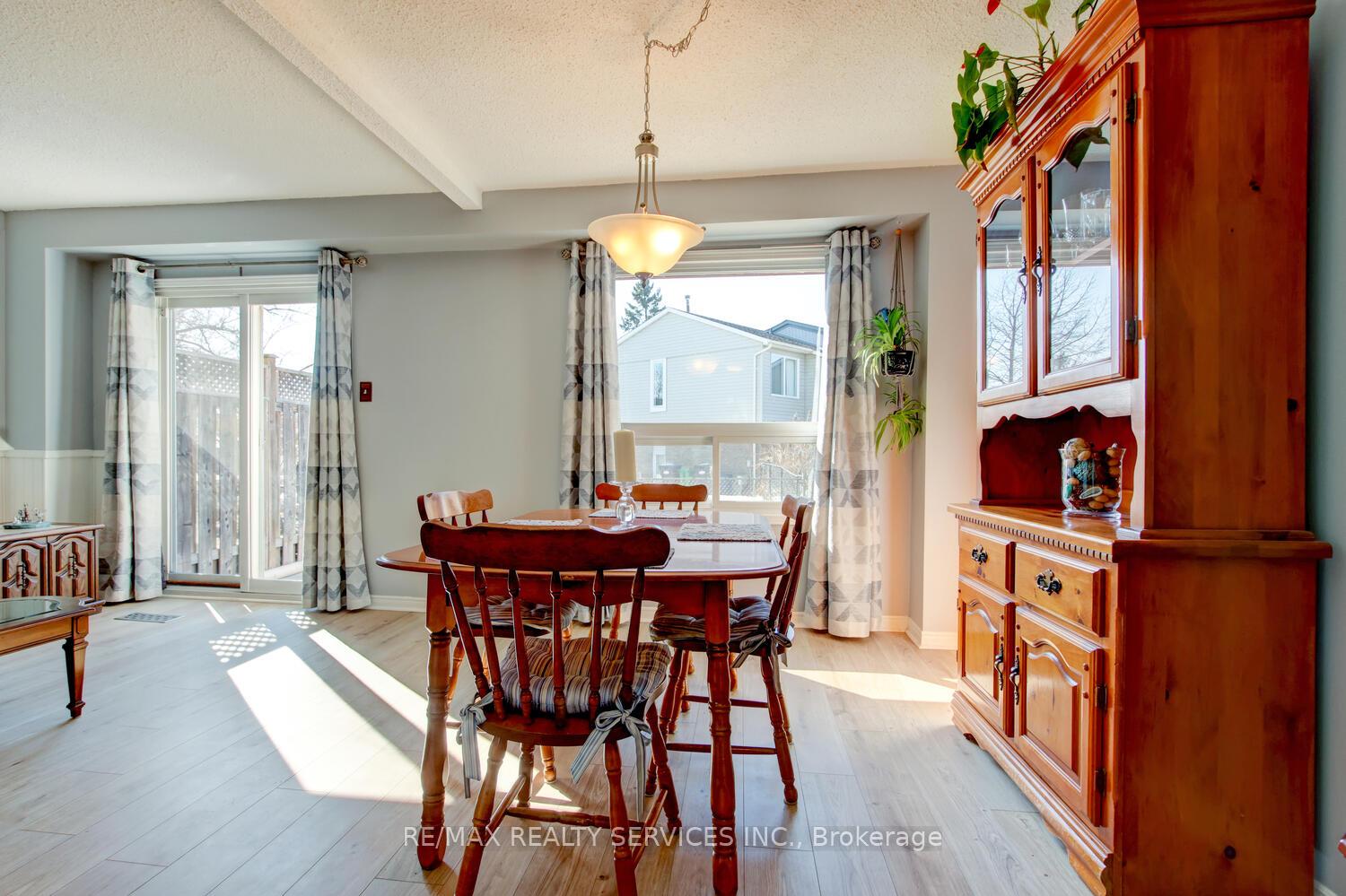 Photo 12 of 135 Royal Salisbury Way, Brampton, Madoc — HOMEH