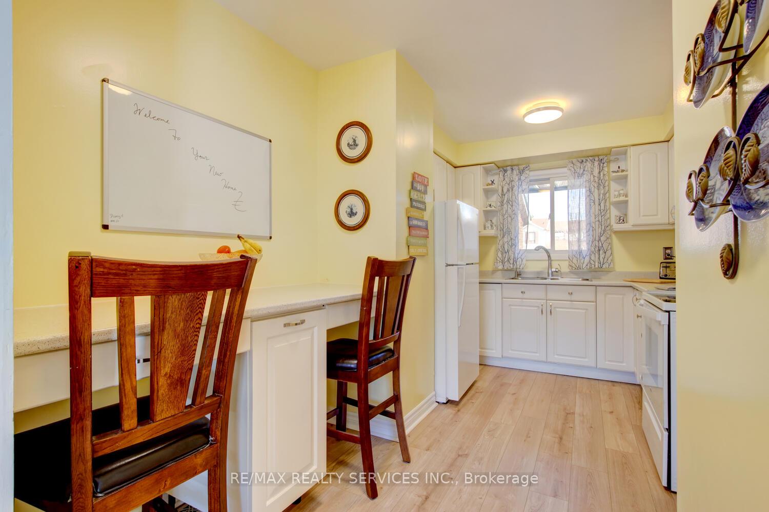 Photo 14 of 135 Royal Salisbury Way, Brampton, Madoc — HOMEH