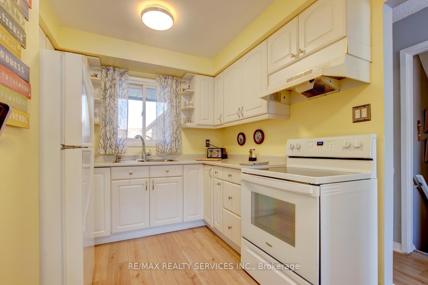Photo 19 of 135 Royal Salisbury Way, Brampton, Madoc — HOMEH