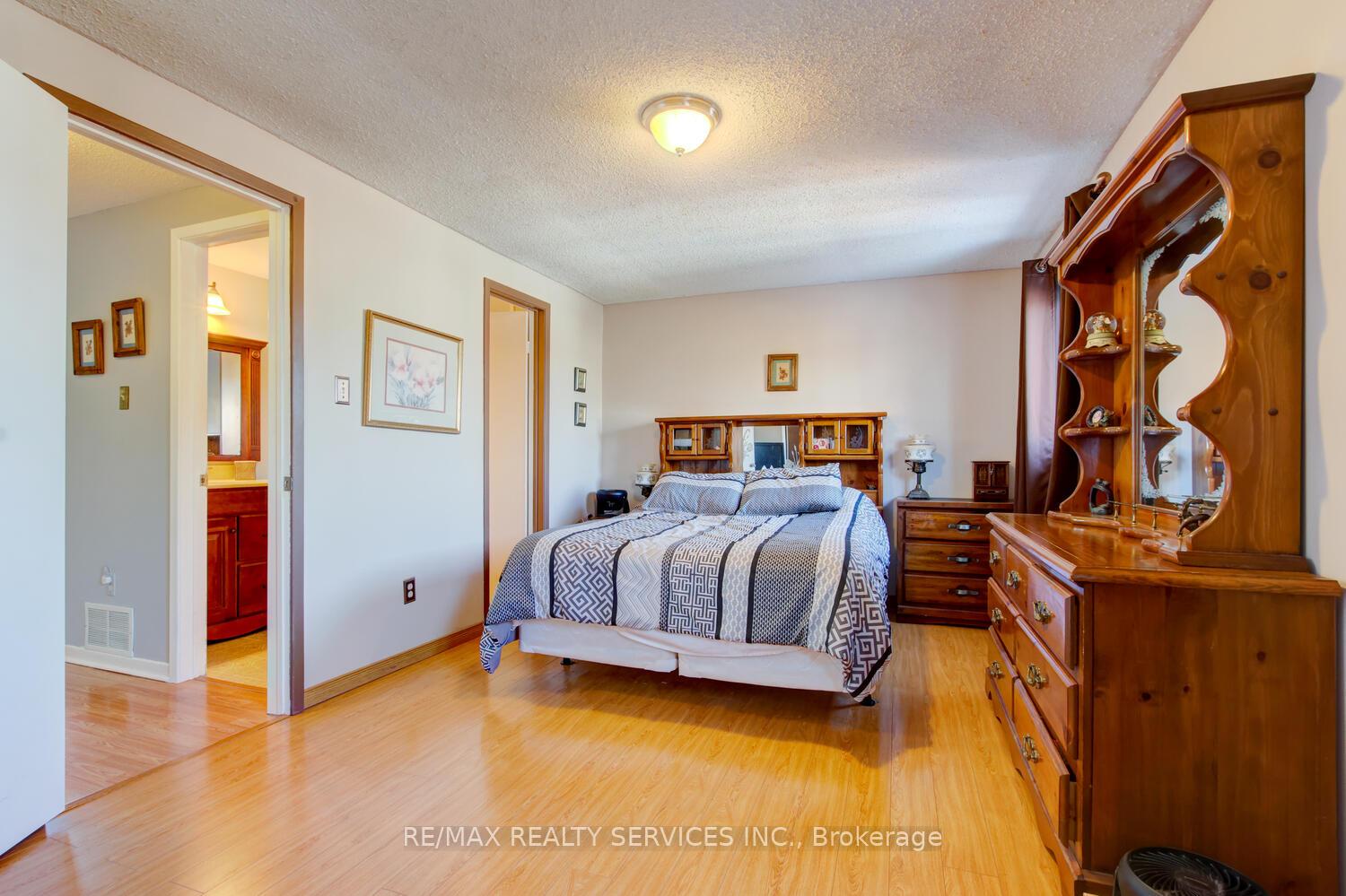 Photo 23 of 135 Royal Salisbury Way, Brampton, Madoc — HOMEH