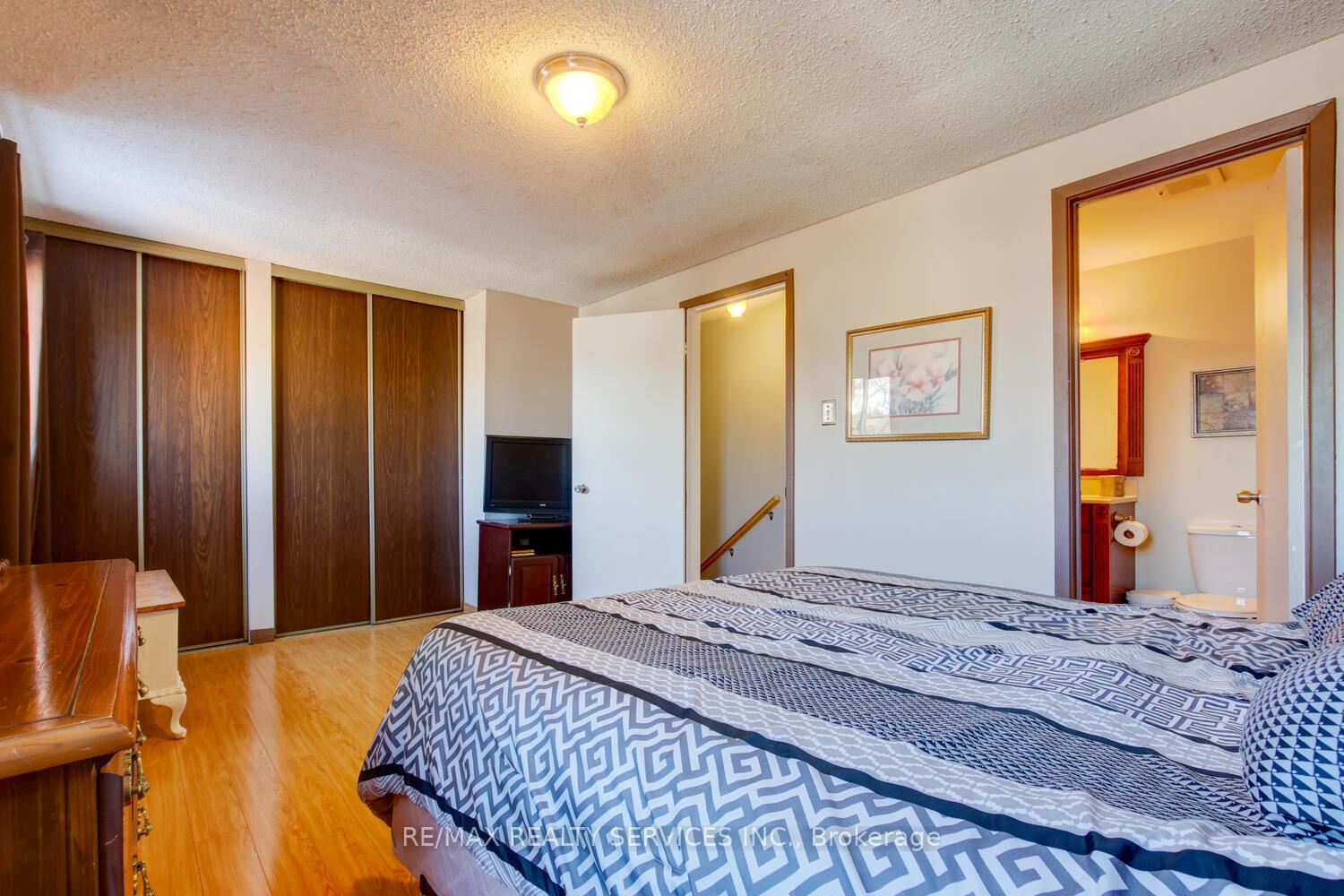 Photo 25 of 135 Royal Salisbury Way, Brampton, Madoc — HOMEH