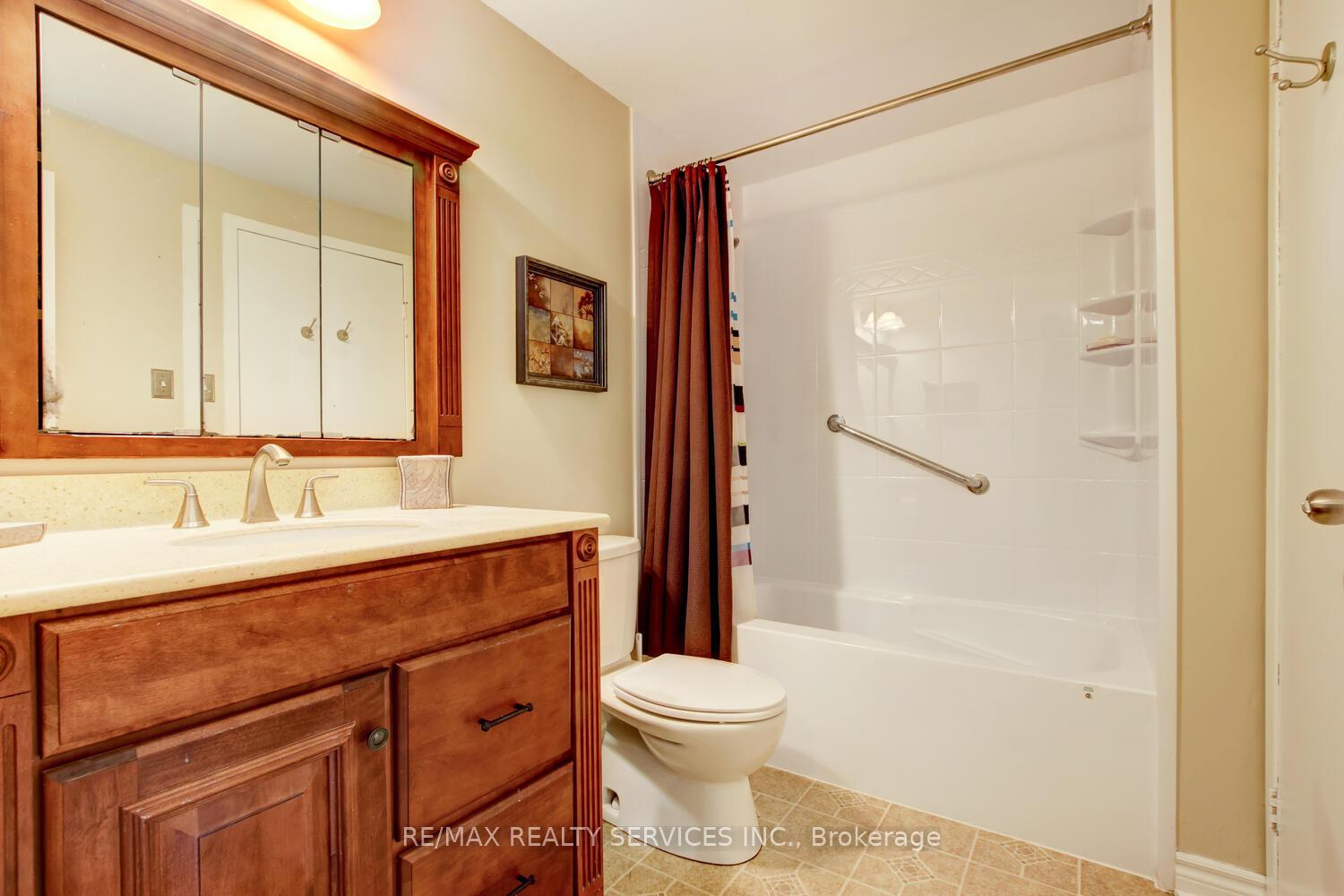 Photo 26 of 135 Royal Salisbury Way, Brampton, Madoc — HOMEH