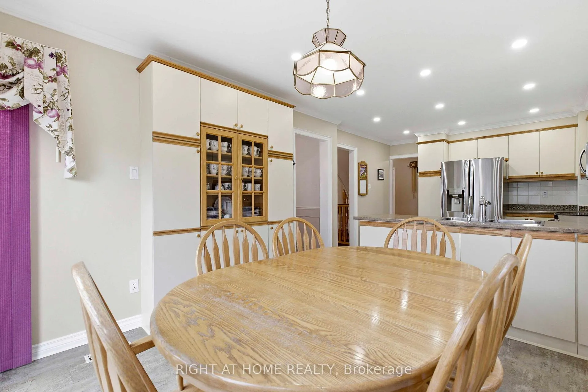 Photo 5 of 620 Aspen Road, Pickering, Amberlea — HOMEH