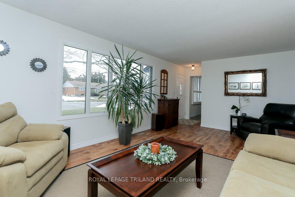 Photo 5 of 43 Rhonda Court, St. Thomas — HOMEH