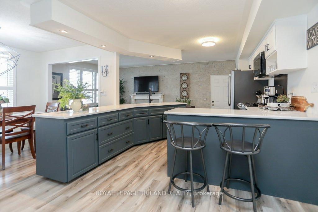 Photo 11 of 43 Rhonda Court, St. Thomas — HOMEH
