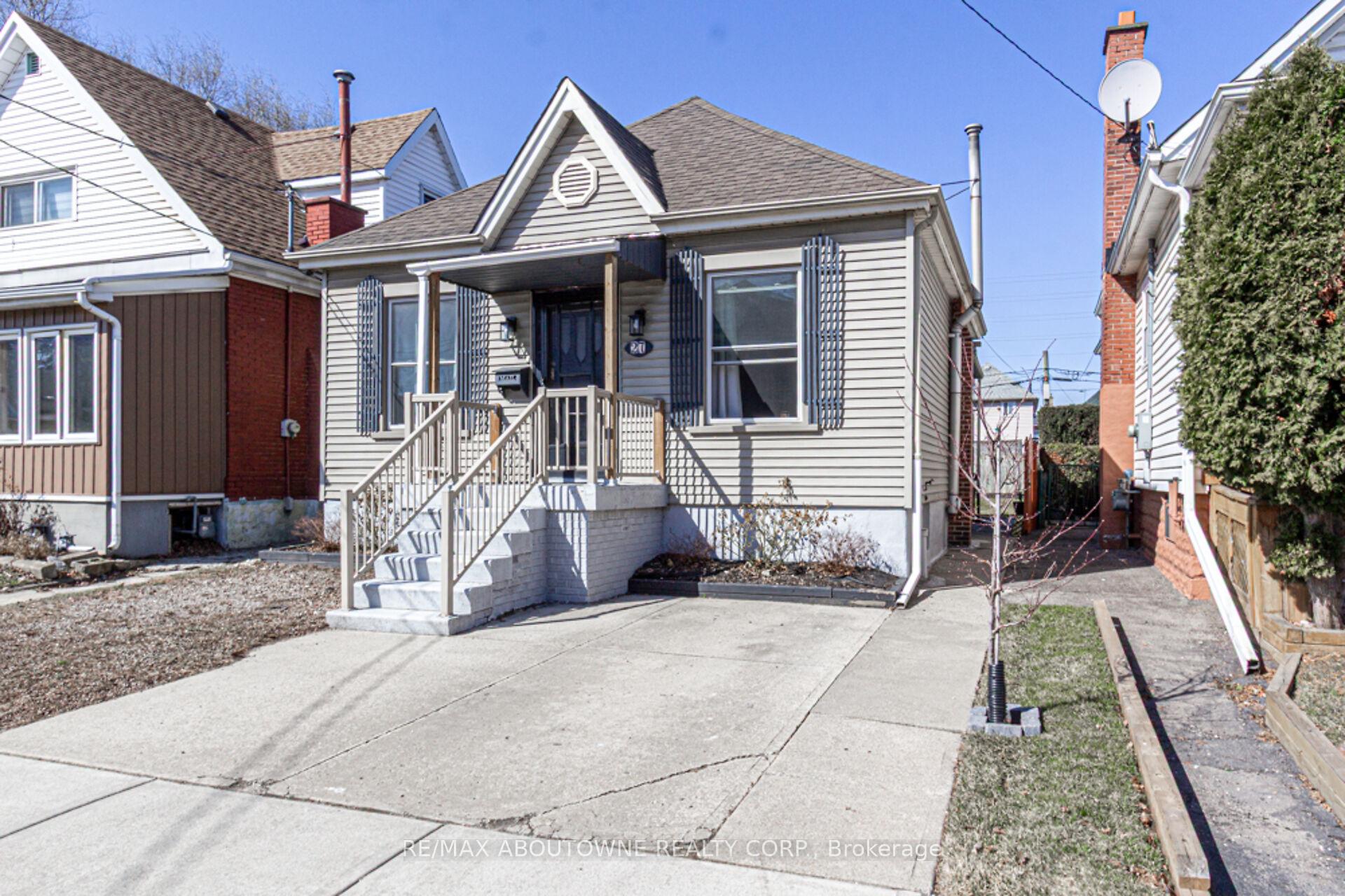Photo 2 of 27 Fairview Avenue, Hamilton, Crown Point — HOMEH