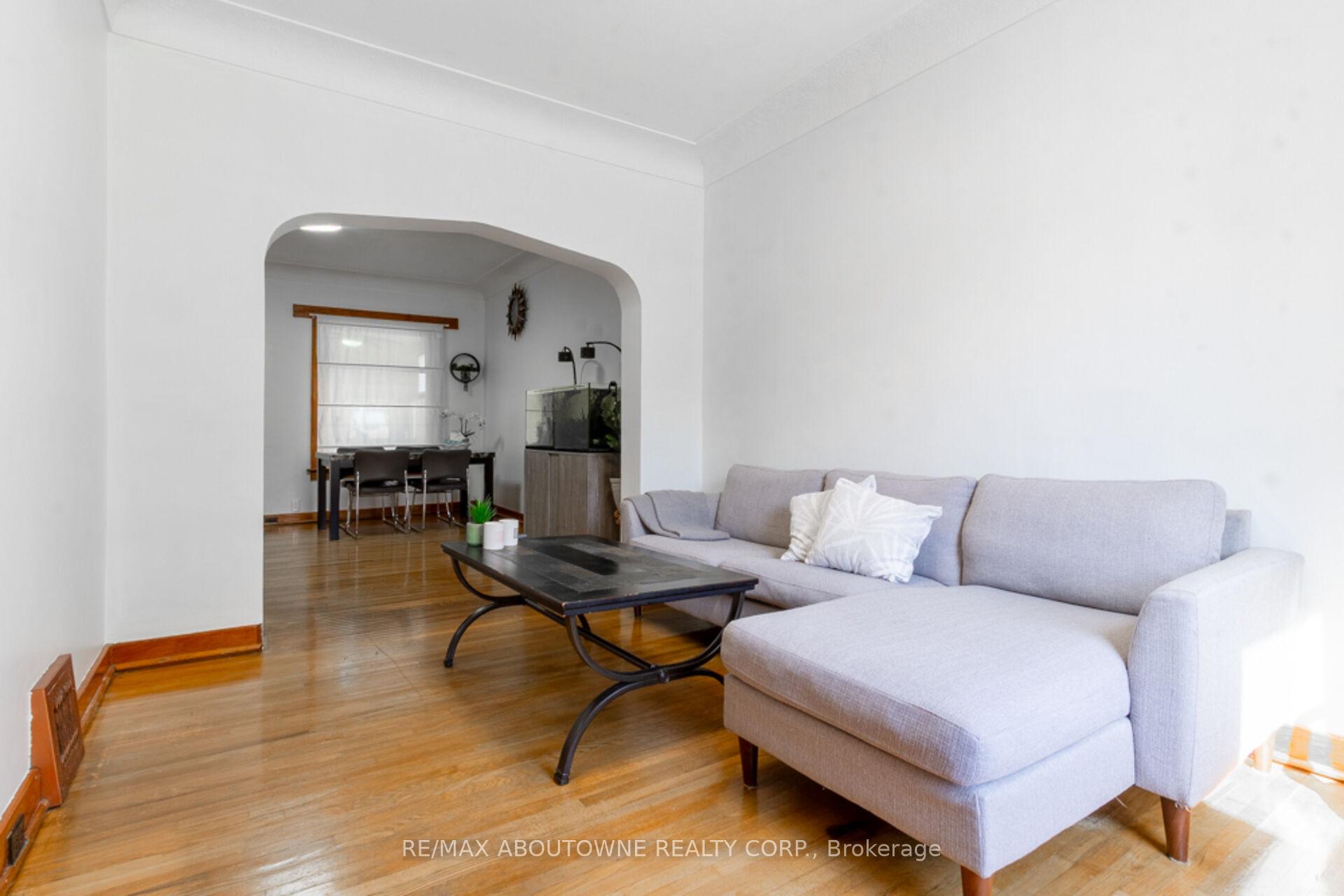 Photo 4 of 27 Fairview Avenue, Hamilton, Crown Point — HOMEH