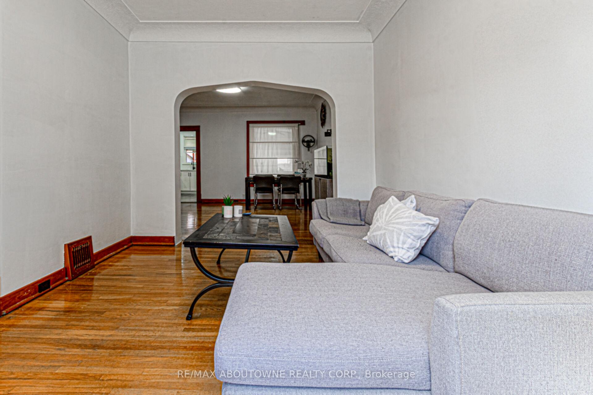 Photo 5 of 27 Fairview Avenue, Hamilton, Crown Point — HOMEH