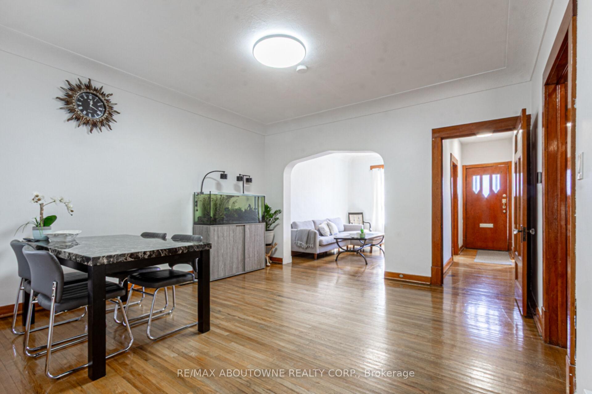 Photo 8 of 27 Fairview Avenue, Hamilton, Crown Point — HOMEH