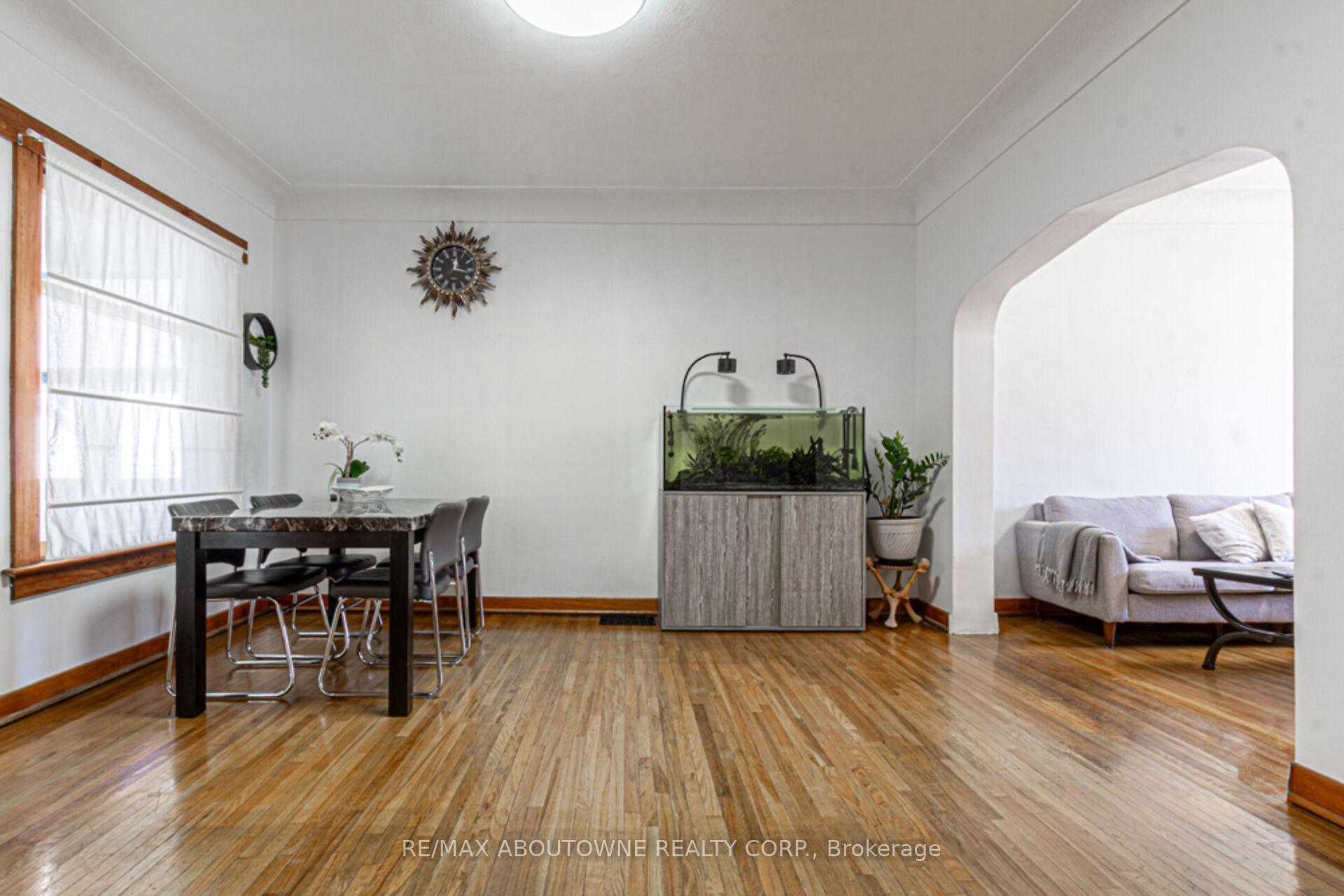 Photo 9 of 27 Fairview Avenue, Hamilton, Crown Point — HOMEH