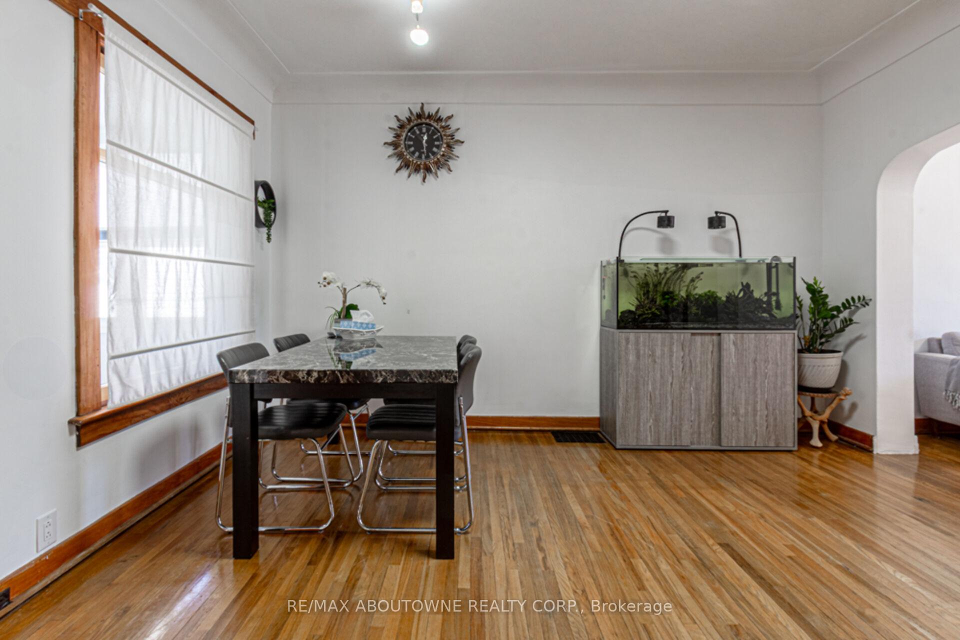 Photo 10 of 27 Fairview Avenue, Hamilton, Crown Point — HOMEH