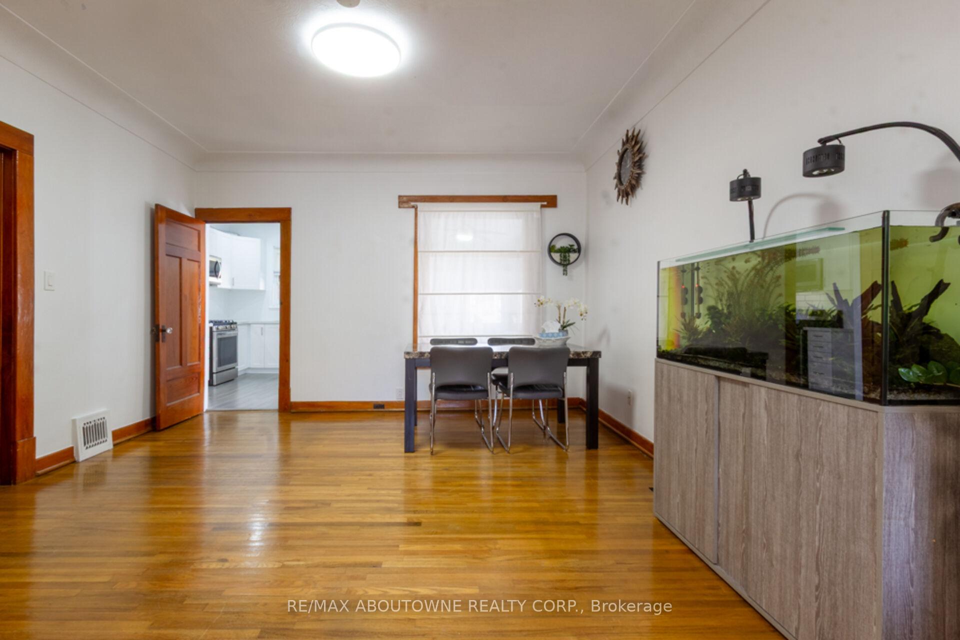 Photo 11 of 27 Fairview Avenue, Hamilton, Crown Point — HOMEH